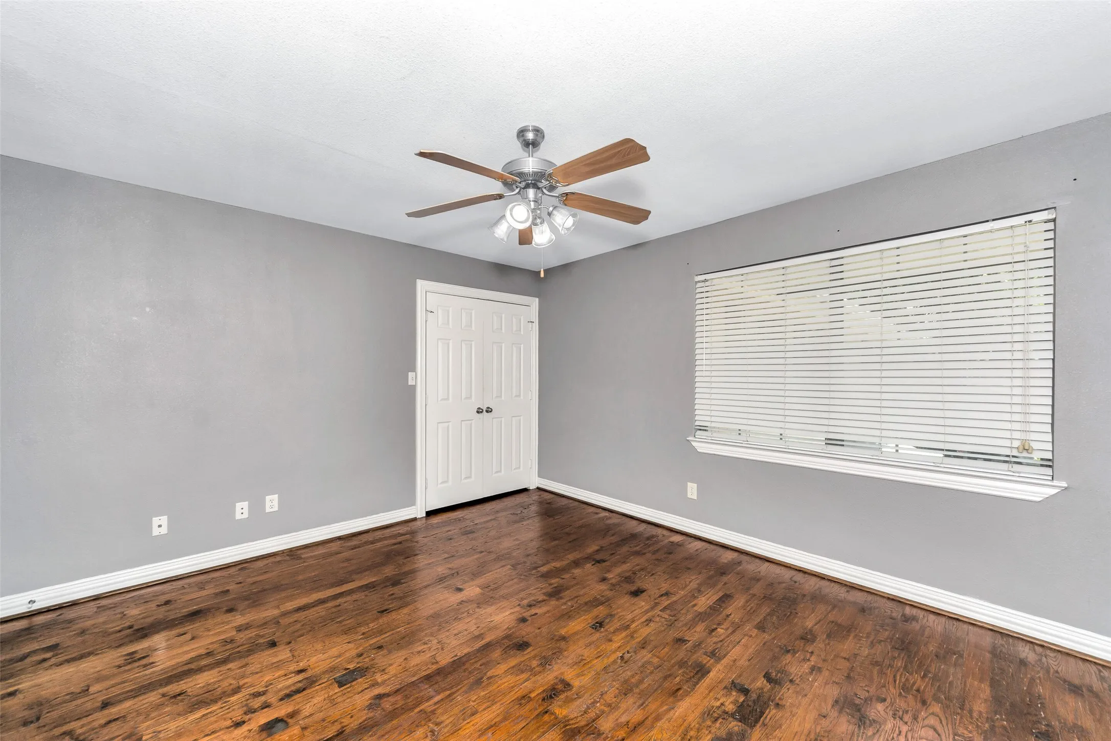 Condominium For Rent in Dallas County , 4721 Bradford Drive A, Dallas, Texas 75219, 2 Bedroom, 1 Bathroom, Garage spaces, 880 Sqft, built in 1955, mls#21368789, Real Estate Agent in Dallas, Homes For Rent in Dallas county, Homes For Rent in Dallas, Realtor in Dallas Texas, Real Estate Brokerage Independent Realty Texas, Luminita Cordes Realtor