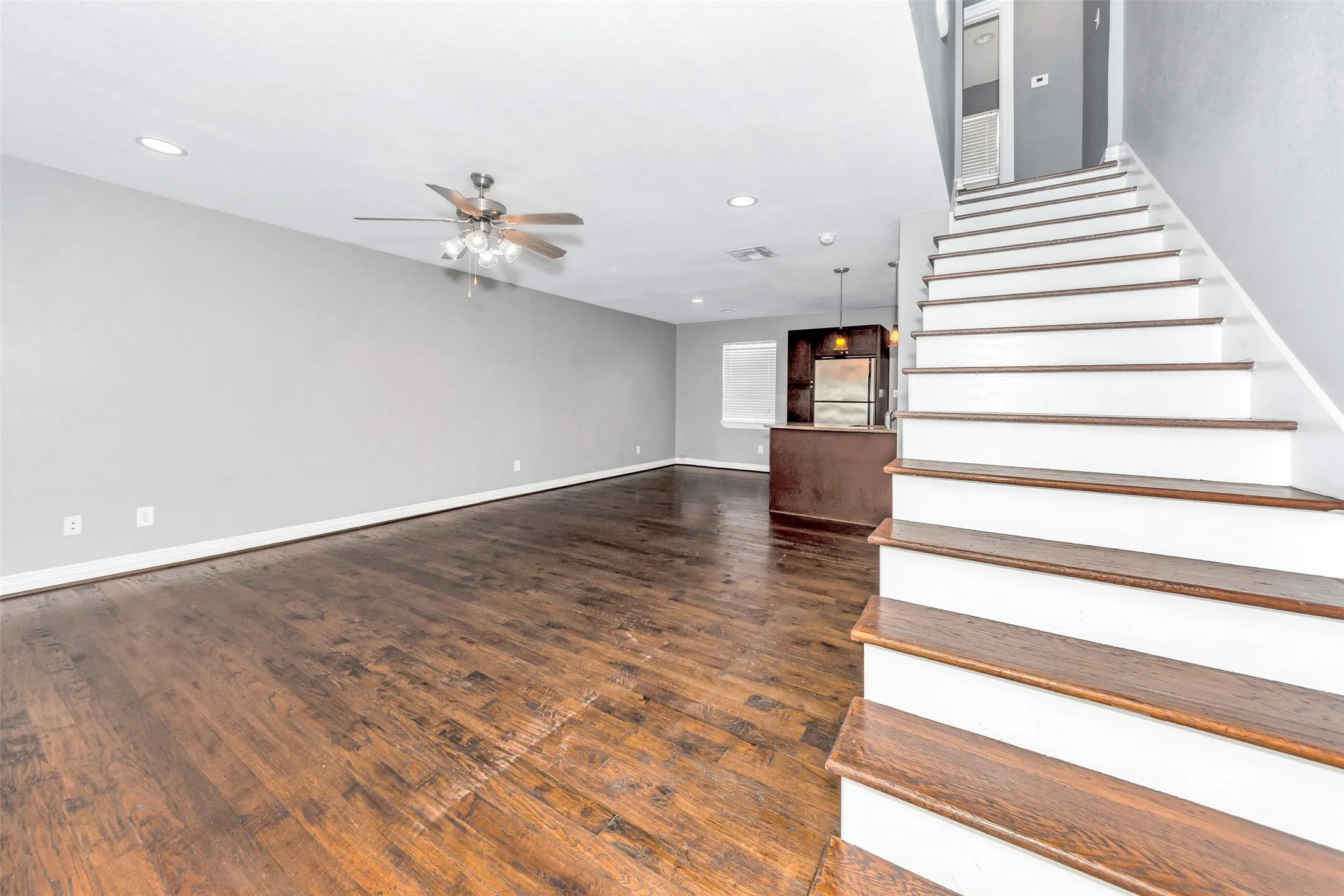 Condominium For Rent in Dallas County , 4721 Bradford Drive A, Dallas, Texas 75219, 2 Bedroom, 1 Bathroom, Garage spaces, 880 Sqft, built in 1955, mls#21368789, Real Estate Agent in Dallas, Homes For Rent in Dallas county, Homes For Rent in Dallas, Realtor in Dallas Texas, Real Estate Brokerage Independent Realty Texas, Luminita Cordes Realtor