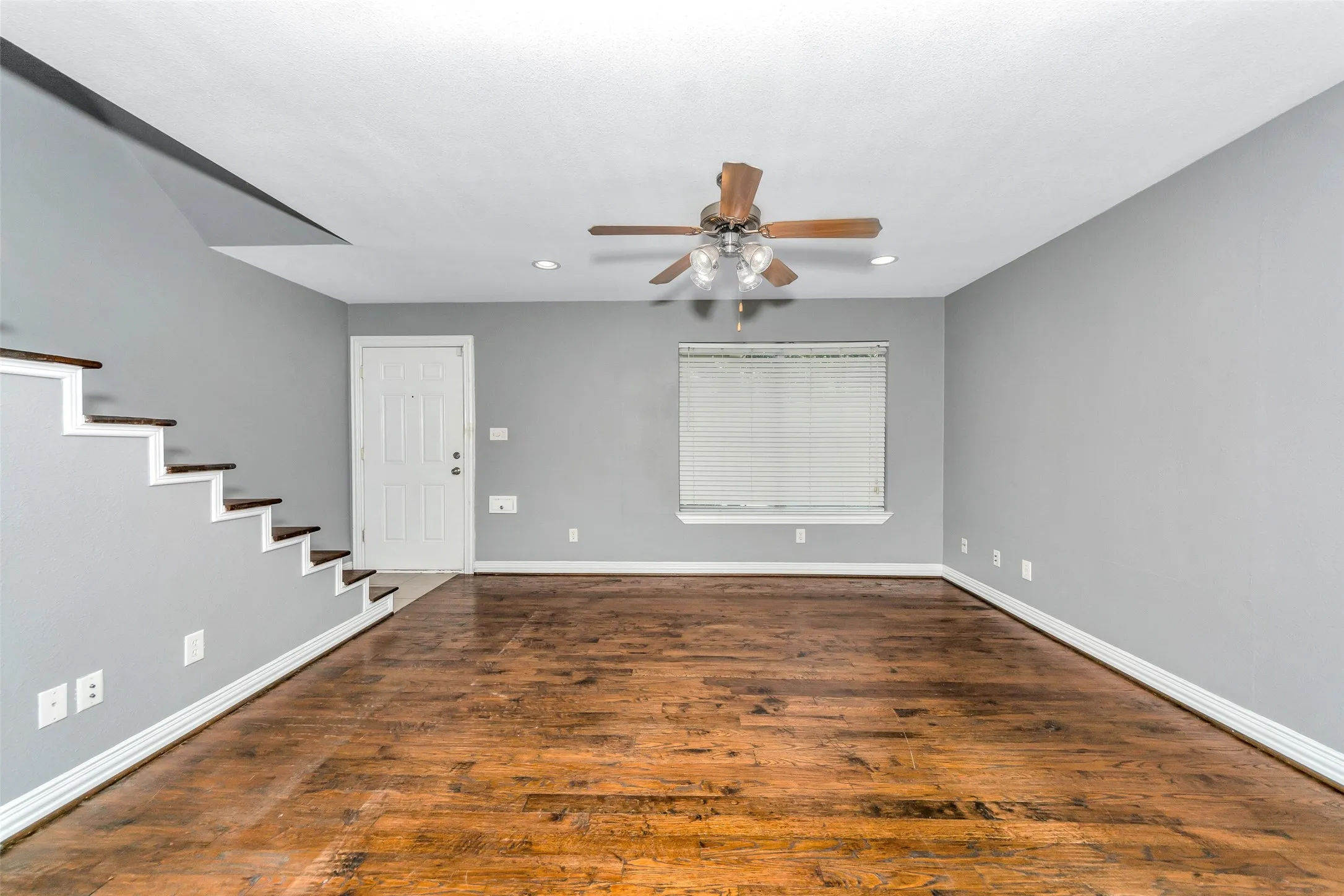Condominium For Rent in Dallas County , 4721 Bradford Drive A, Dallas, Texas 75219, 2 Bedroom, 1 Bathroom, Garage spaces, 880 Sqft, built in 1955, mls#21368789, Real Estate Agent in Dallas, Homes For Rent in Dallas county, Homes For Rent in Dallas, Realtor in Dallas Texas, Real Estate Brokerage Independent Realty Texas, Luminita Cordes Realtor