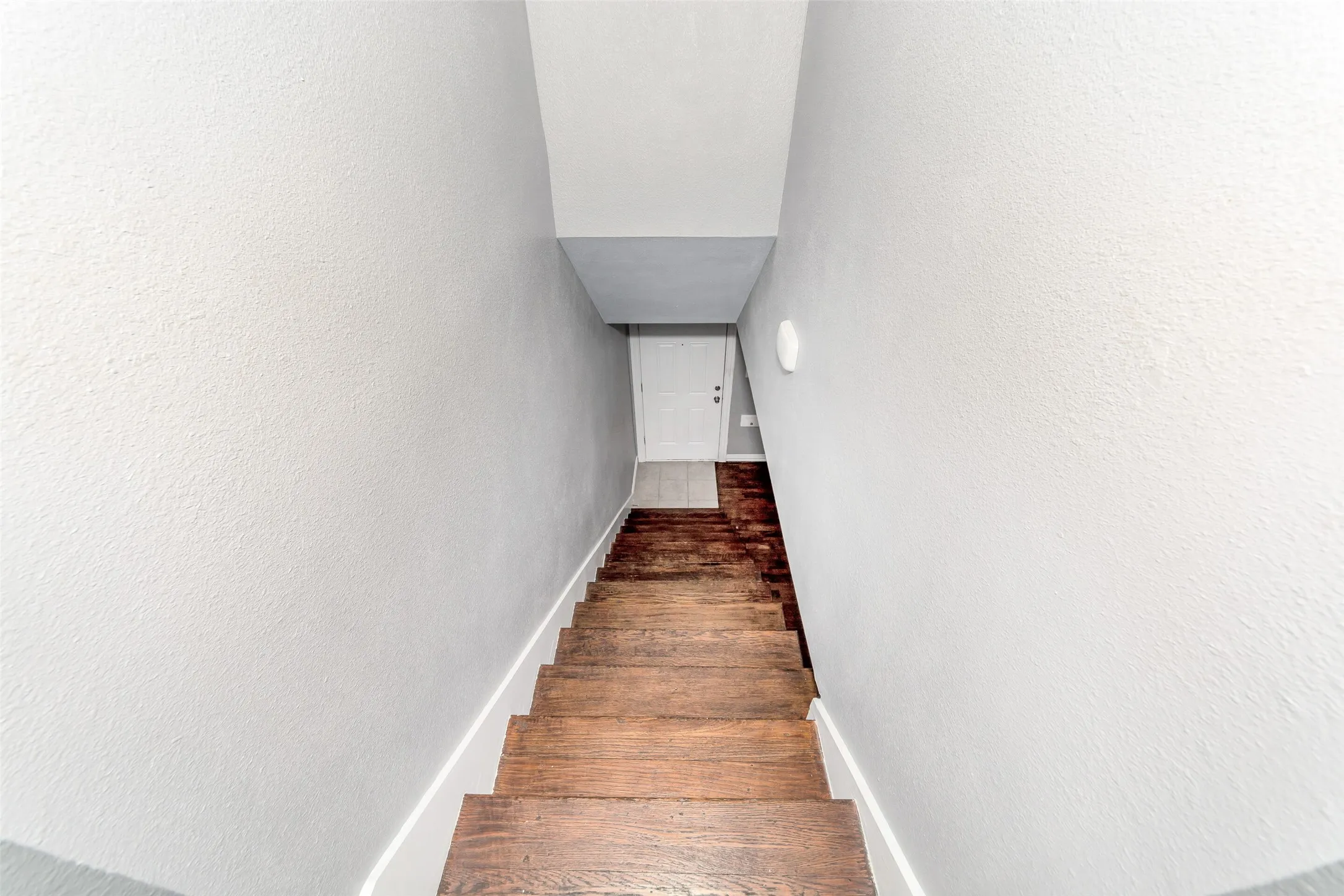 Condominium For Rent in Dallas County , 4721 Bradford Drive A, Dallas, Texas 75219, 2 Bedroom, 1 Bathroom, Garage spaces, 880 Sqft, built in 1955, mls#21368789, Real Estate Agent in Dallas, Homes For Rent in Dallas county, Homes For Rent in Dallas, Realtor in Dallas Texas, Real Estate Brokerage Independent Realty Texas, Luminita Cordes Realtor