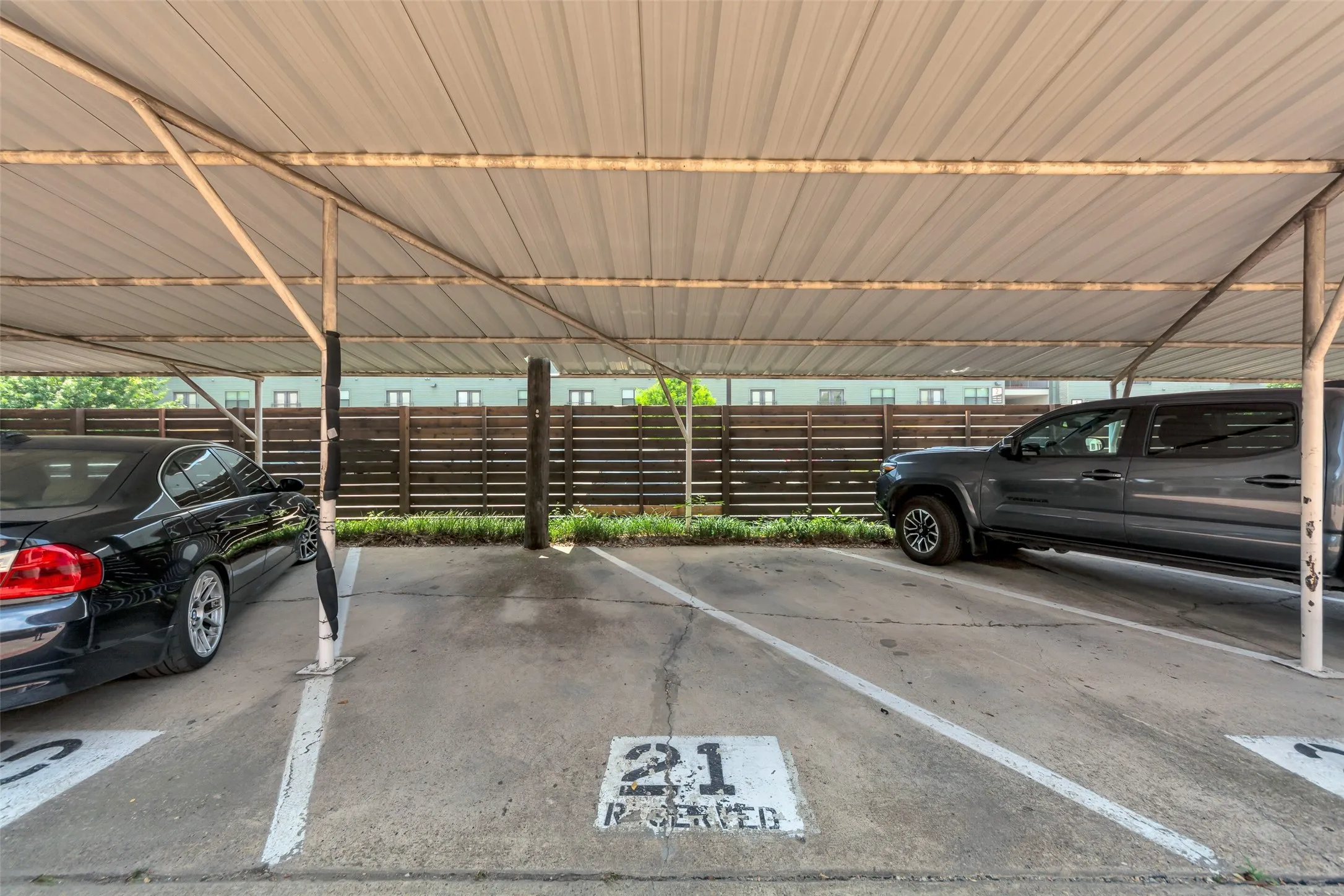 Condominium For Rent in Dallas County , 4721 Bradford Drive A, Dallas, Texas 75219, 2 Bedroom, 1 Bathroom, Garage spaces, 880 Sqft, built in 1955, mls#21368789, Real Estate Agent in Dallas, Homes For Rent in Dallas county, Homes For Rent in Dallas, Realtor in Dallas Texas, Real Estate Brokerage Independent Realty Texas, Luminita Cordes Realtor