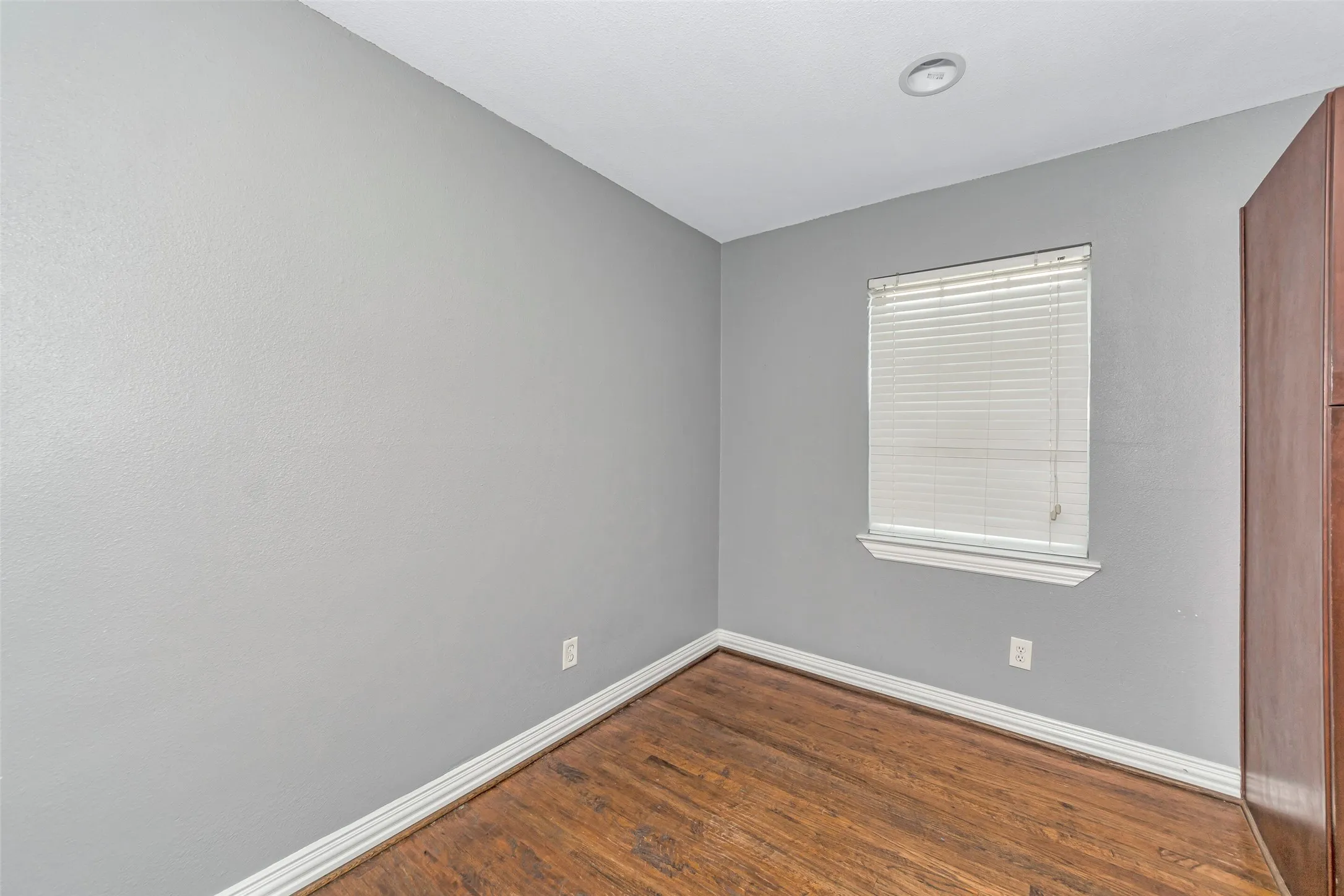 Condominium For Rent in Dallas County , 4721 Bradford Drive A, Dallas, Texas 75219, 2 Bedroom, 1 Bathroom, Garage spaces, 880 Sqft, built in 1955, mls#21368789, Real Estate Agent in Dallas, Homes For Rent in Dallas county, Homes For Rent in Dallas, Realtor in Dallas Texas, Real Estate Brokerage Independent Realty Texas, Luminita Cordes Realtor