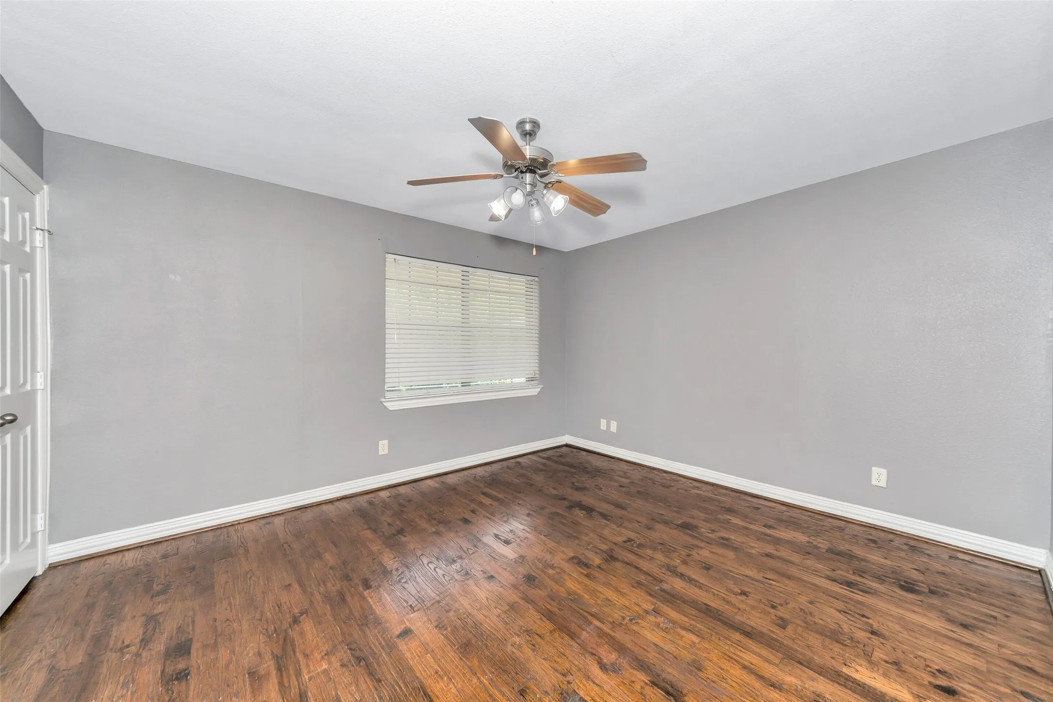 Condominium For Rent in Dallas County , 4721 Bradford Drive A, Dallas, Texas 75219, 2 Bedroom, 1 Bathroom, Garage spaces, 880 Sqft, built in 1955, mls#21368789, Real Estate Agent in Dallas, Homes For Rent in Dallas county, Homes For Rent in Dallas, Realtor in Dallas Texas, Real Estate Brokerage Independent Realty Texas, Luminita Cordes Realtor