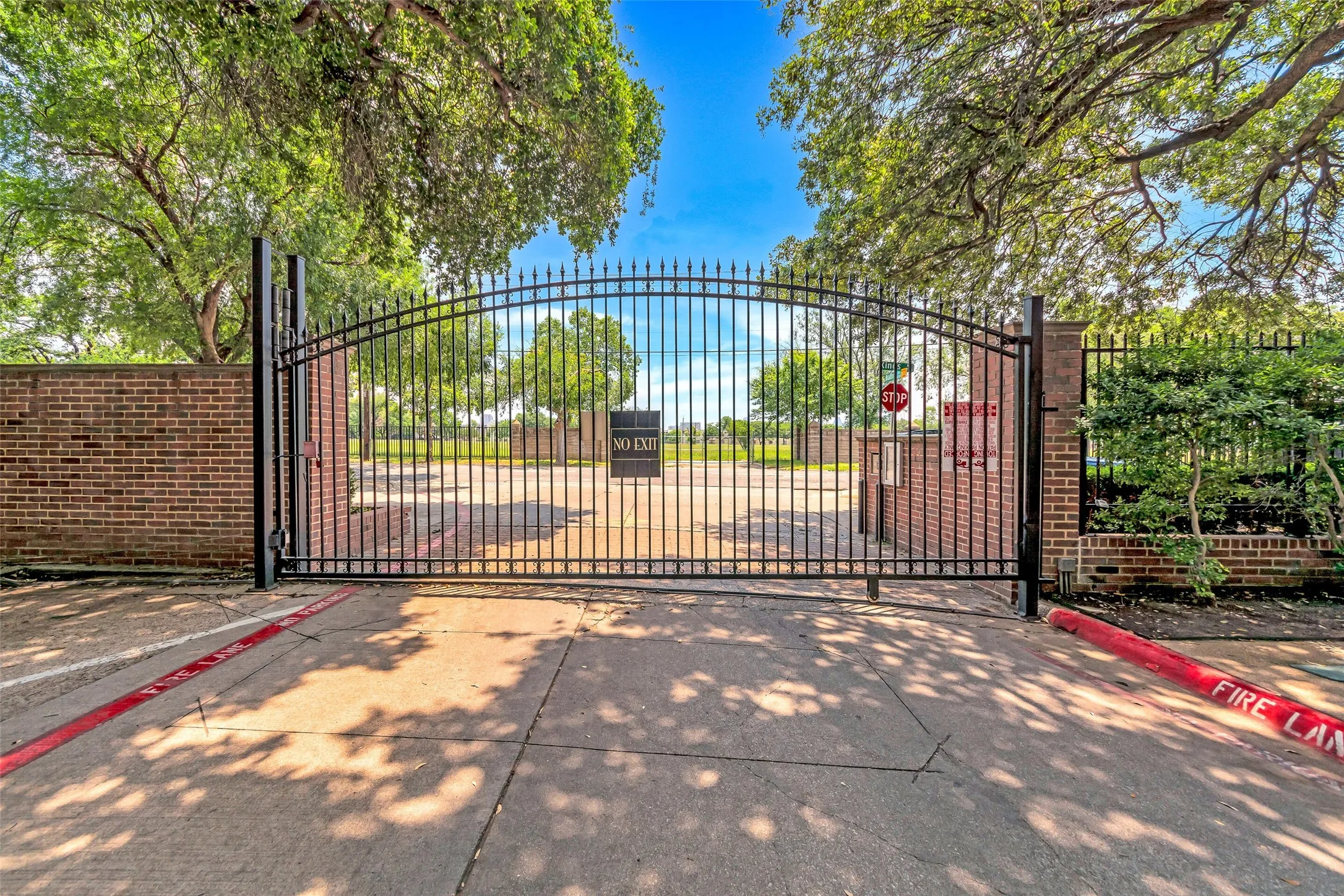Condominium For Rent in Dallas County , 4721 Bradford Drive A, Dallas, Texas 75219, 2 Bedroom, 1 Bathroom, Garage spaces, 880 Sqft, built in 1955, mls#21368789, Real Estate Agent in Dallas, Homes For Rent in Dallas county, Homes For Rent in Dallas, Realtor in Dallas Texas, Real Estate Brokerage Independent Realty Texas, Luminita Cordes Realtor