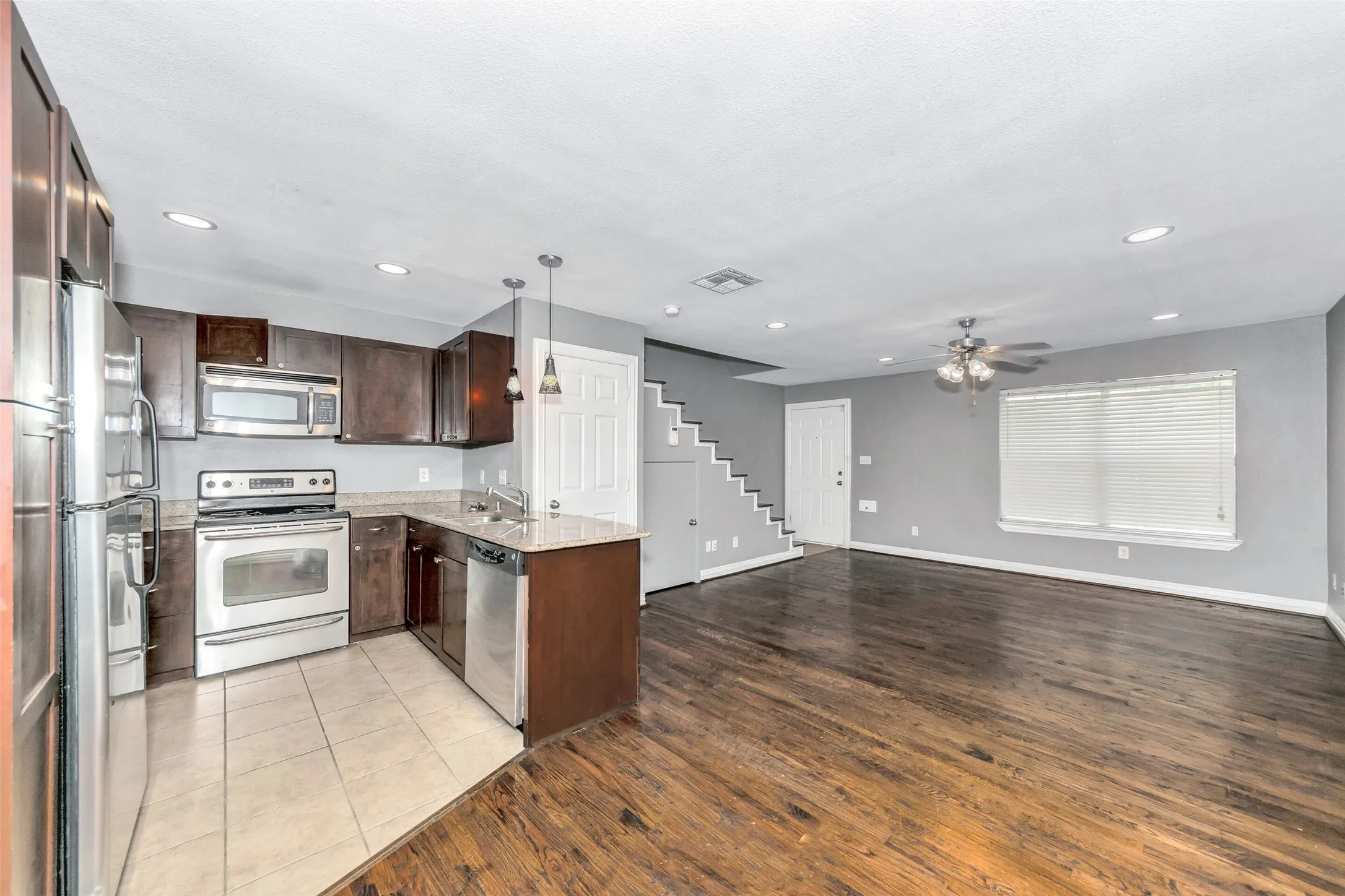 Condominium For Rent in Dallas County , 4721 Bradford Drive A, Dallas, Texas 75219, 2 Bedroom, 1 Bathroom, Garage spaces, 880 Sqft, built in 1955, mls#21368789, Real Estate Agent in Dallas, Homes For Rent in Dallas county, Homes For Rent in Dallas, Realtor in Dallas Texas, Real Estate Brokerage Independent Realty Texas, Luminita Cordes Realtor