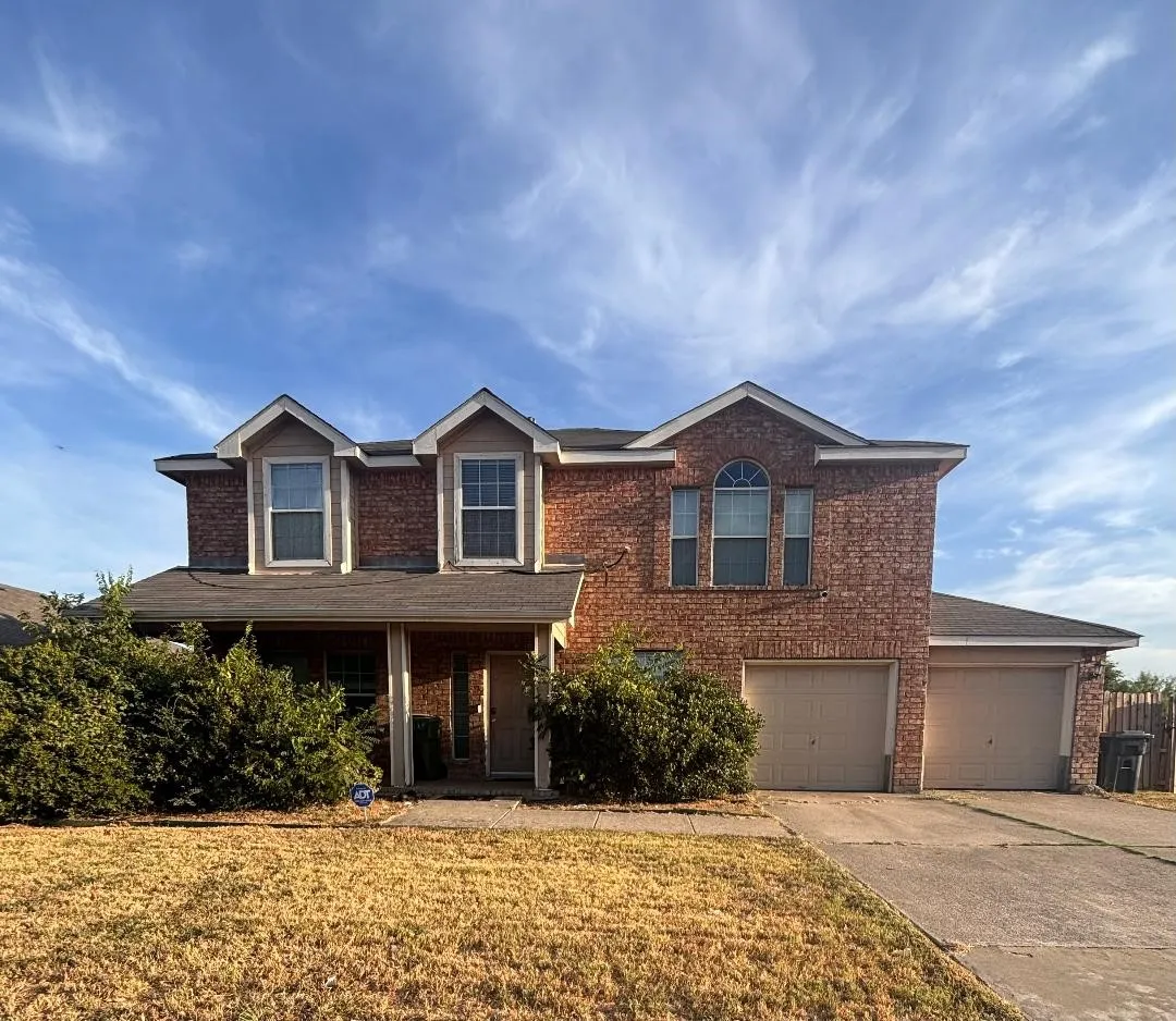 Single Family Residence For Sale in Tarrant County , 700 Gemstone Trail, Arlington, Texas 76002, 4 Bedroom, 3 Bathroom, 2 Garage spaces, 2,692 Sqft, built in 2003, mls#21368548, Real Estate Agent in Arlington, Homes For Sale in Tarrant county, Homes For Sale in Arlington, Realtor in Arlington Texas, Real Estate Brokerage Independent Realty Texas, Luminita Cordes Realtor