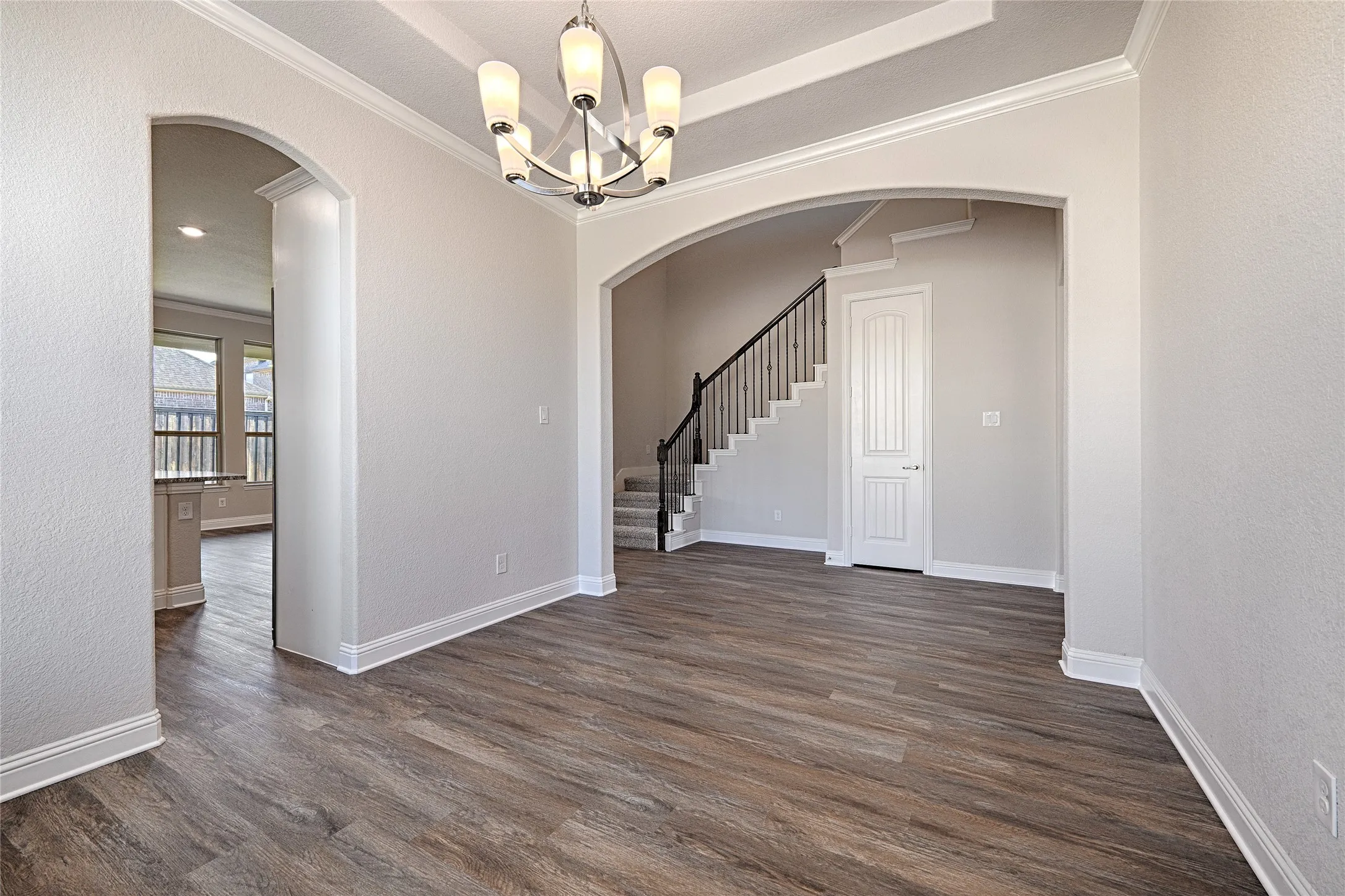 Formal Dining open to entry