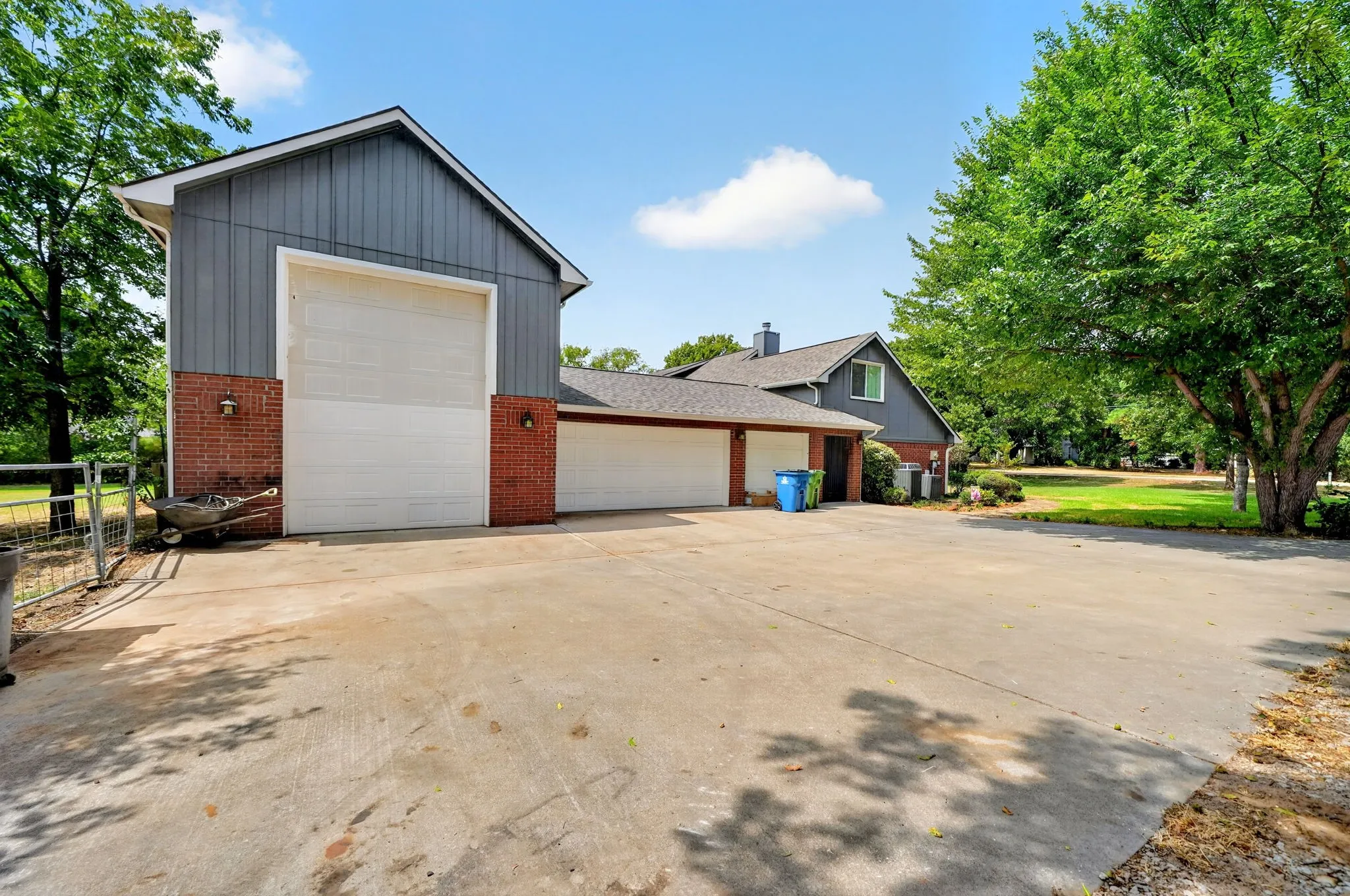 Single Family Residence For Sale in Denton County , 6705 Orchard Drive, Flower Mound, Texas 75022, 4 Bedroom, 3 Bathroom, 6 Garage spaces, 3,013 Sqft, built in 1991, mls#21368811, Real Estate Agent in Flower Mound, Homes For Sale in Denton county, Homes For Sale in Flower Mound, Realtor in Flower Mound Texas, Real Estate Brokerage Independent Realty Texas, Luminita Cordes Realtor