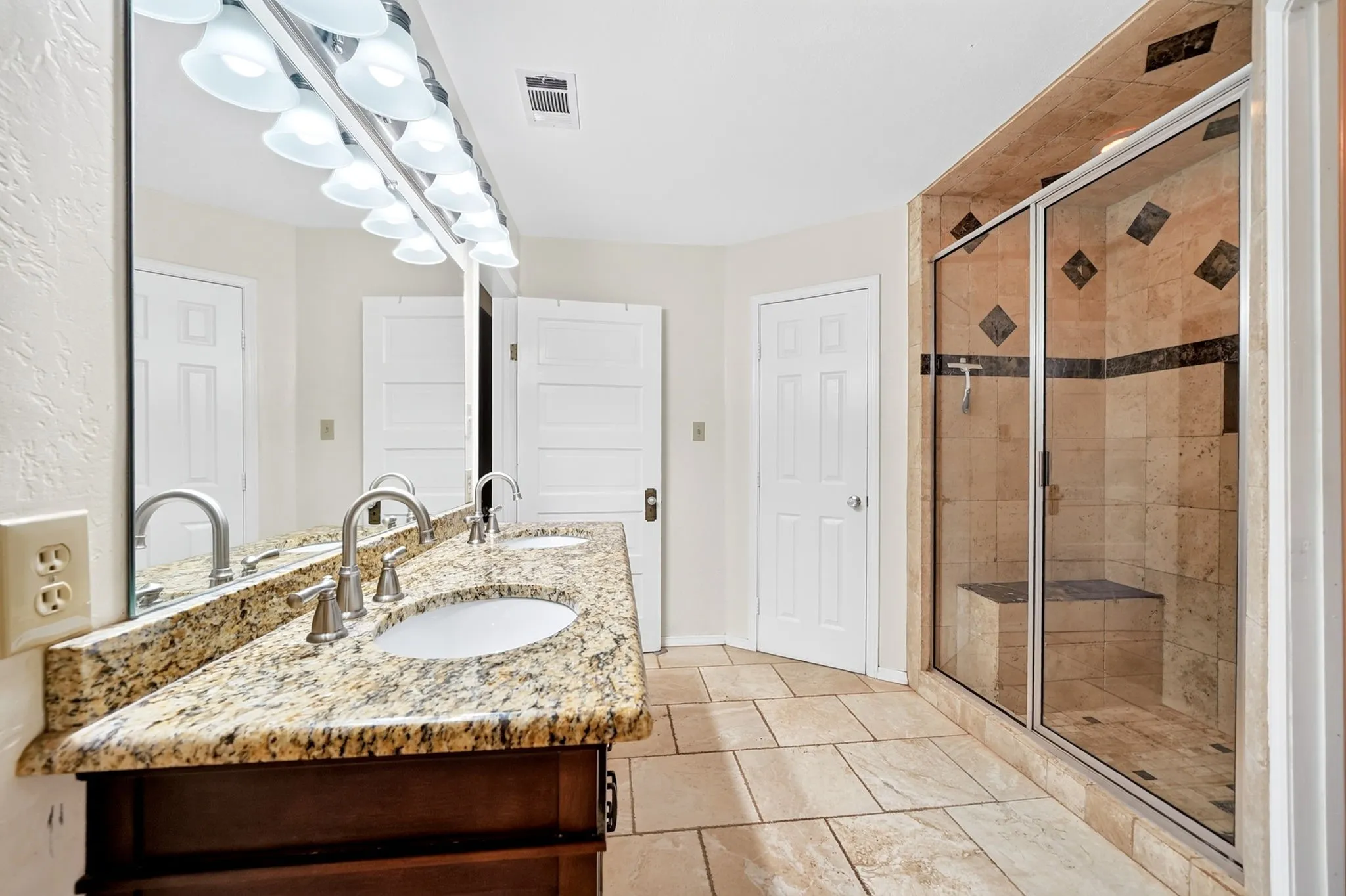 Dual vanity with granite countertop and undermount sinks