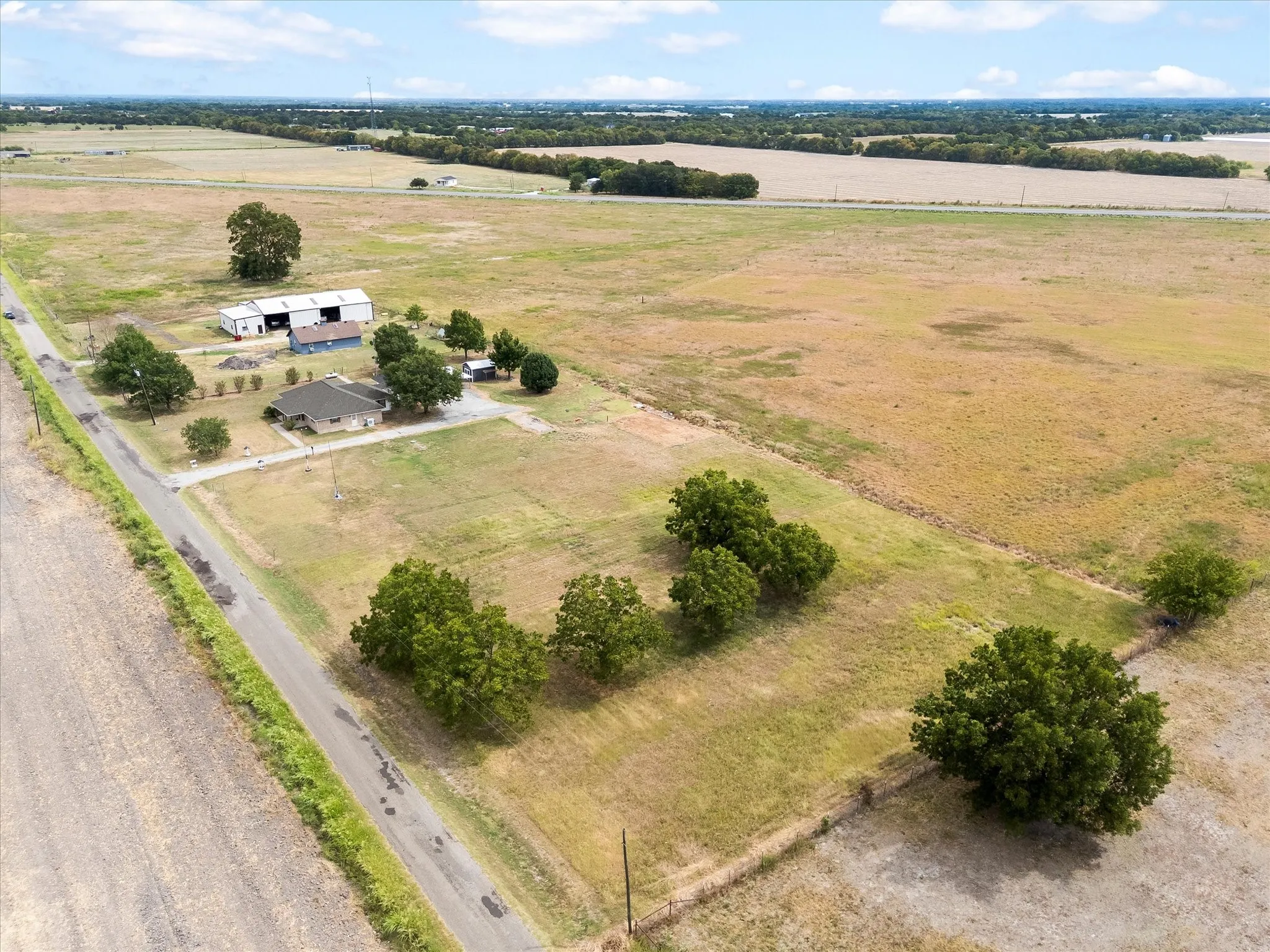 Single Family Residence For Sale in Hunt County , 6006 County Road 4604, Commerce, Texas 75428, 3 Bedroom, 3 Bathroom, 2 Garage spaces, 1,740 Sqft, built in 1992, mls#21368814, Real Estate Agent in Commerce, Homes For Sale in Hunt county, Homes For Sale in Commerce, Realtor in Commerce Texas, Real Estate Brokerage Independent Realty Texas, Luminita Cordes Realtor