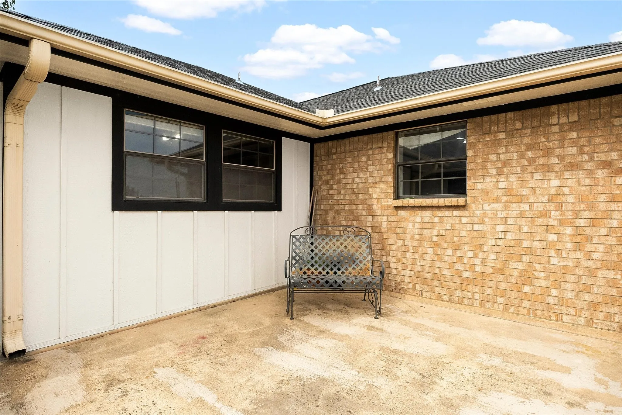 Single Family Residence For Sale in Hunt County , 6006 County Road 4604, Commerce, Texas 75428, 3 Bedroom, 3 Bathroom, 2 Garage spaces, 1,740 Sqft, built in 1992, mls#21368814, Real Estate Agent in Commerce, Homes For Sale in Hunt county, Homes For Sale in Commerce, Realtor in Commerce Texas, Real Estate Brokerage Independent Realty Texas, Luminita Cordes Realtor