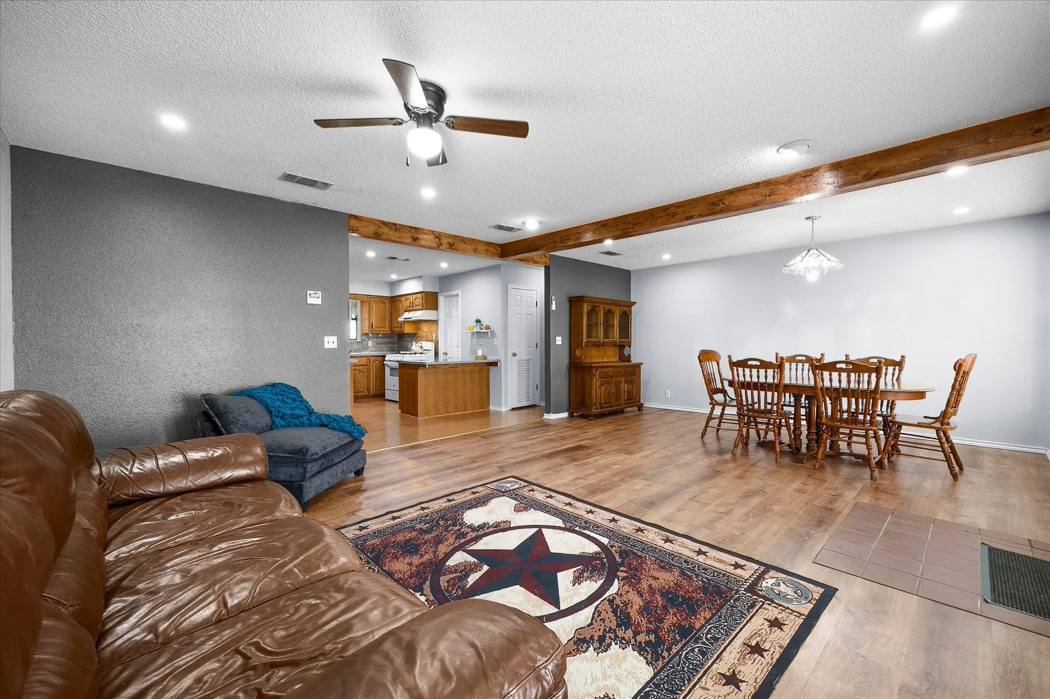 Single Family Residence For Sale in Hunt County , 6006 County Road 4604, Commerce, Texas 75428, 3 Bedroom, 3 Bathroom, 2 Garage spaces, 1,740 Sqft, built in 1992, mls#21368814, Real Estate Agent in Commerce, Homes For Sale in Hunt county, Homes For Sale in Commerce, Realtor in Commerce Texas, Real Estate Brokerage Independent Realty Texas, Luminita Cordes Realtor