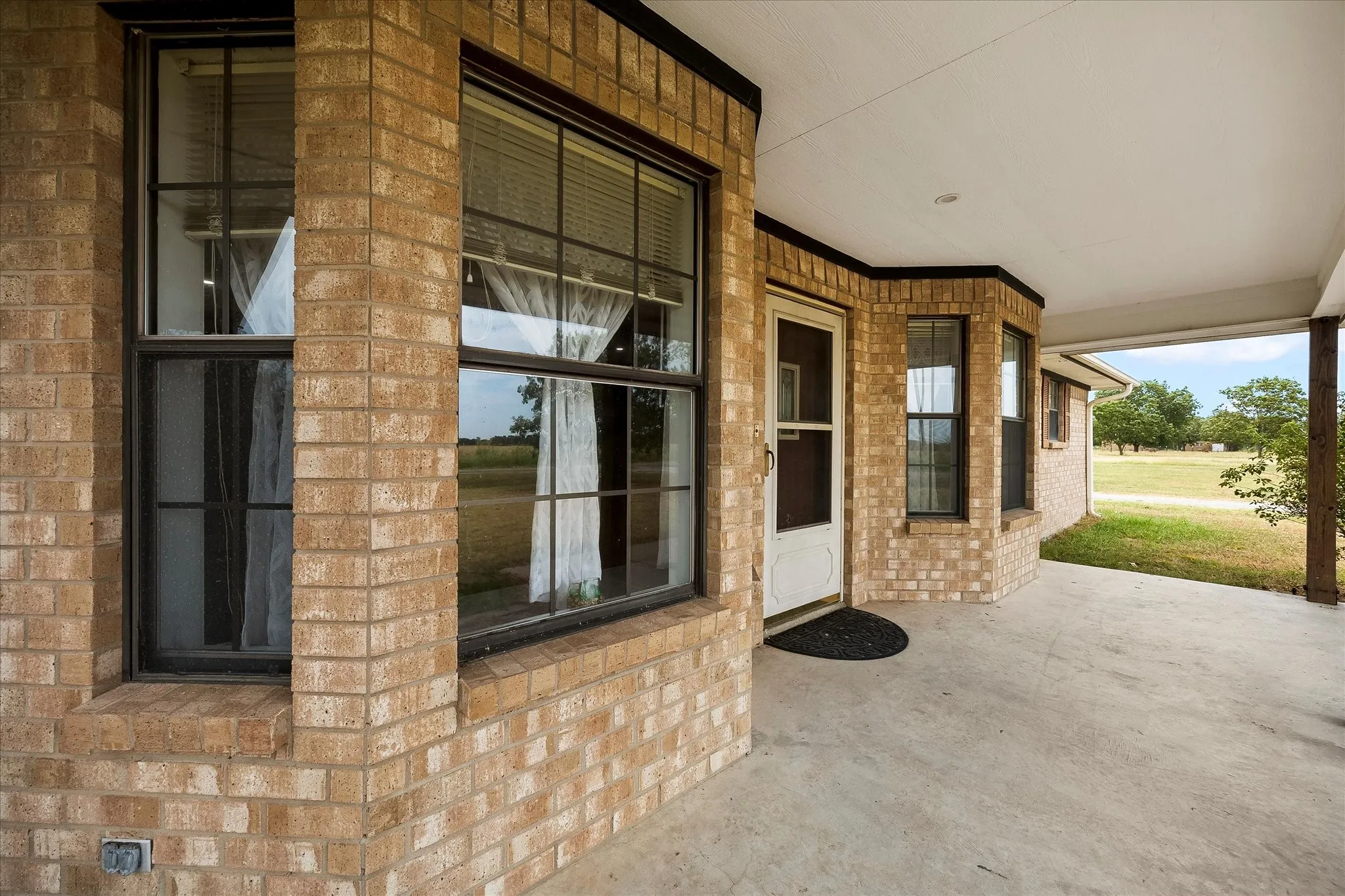 Single Family Residence For Sale in Hunt County , 6006 County Road 4604, Commerce, Texas 75428, 3 Bedroom, 3 Bathroom, 2 Garage spaces, 1,740 Sqft, built in 1992, mls#21368814, Real Estate Agent in Commerce, Homes For Sale in Hunt county, Homes For Sale in Commerce, Realtor in Commerce Texas, Real Estate Brokerage Independent Realty Texas, Luminita Cordes Realtor