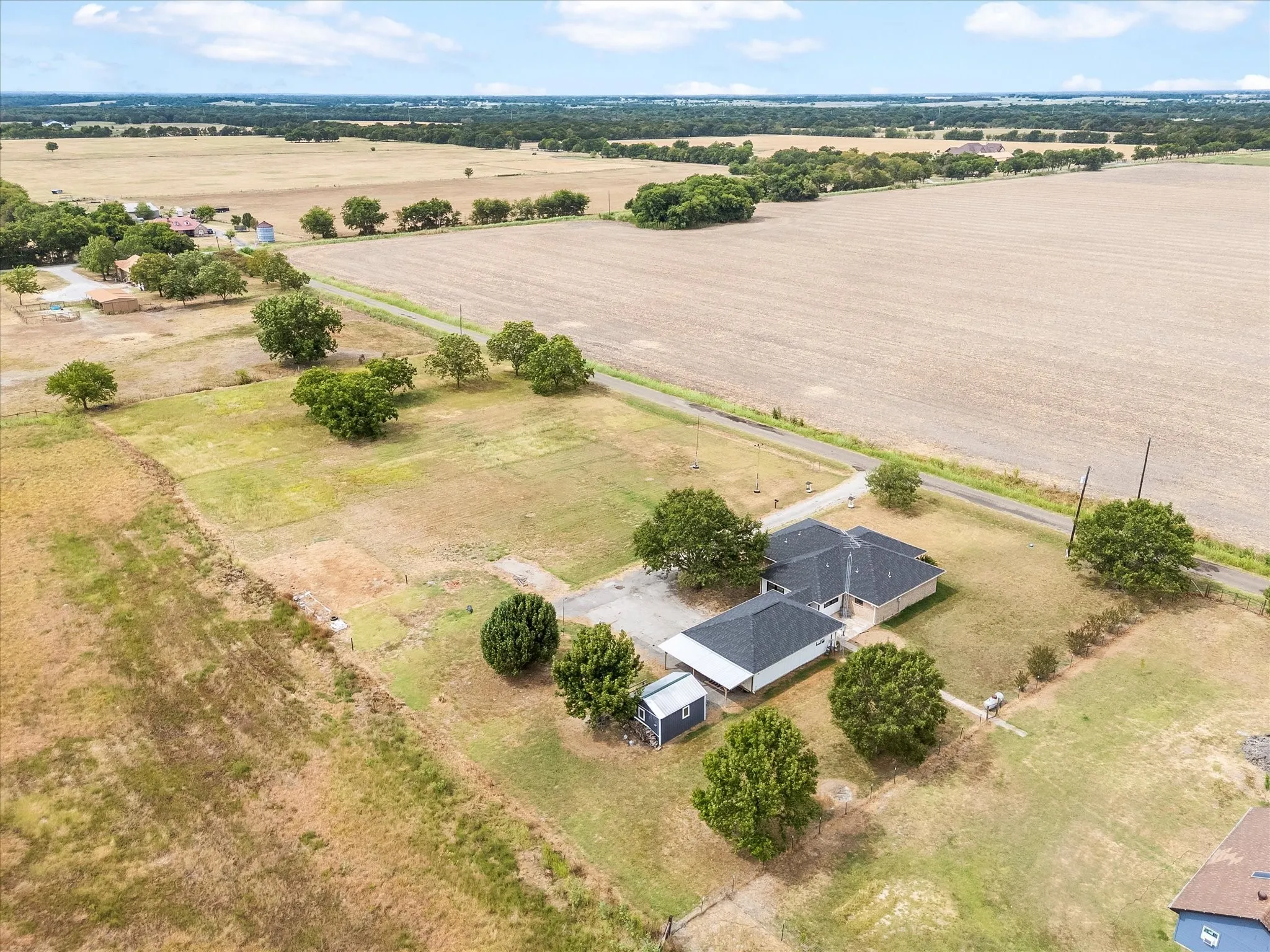 Single Family Residence For Sale in Hunt County , 6006 County Road 4604, Commerce, Texas 75428, 3 Bedroom, 3 Bathroom, 2 Garage spaces, 1,740 Sqft, built in 1992, mls#21368814, Real Estate Agent in Commerce, Homes For Sale in Hunt county, Homes For Sale in Commerce, Realtor in Commerce Texas, Real Estate Brokerage Independent Realty Texas, Luminita Cordes Realtor