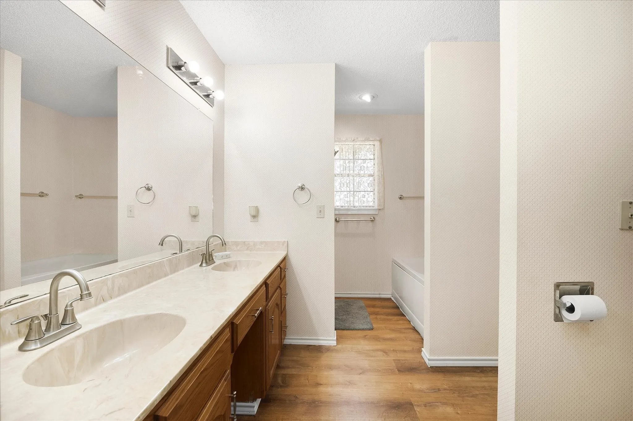 Single Family Residence For Sale in Hunt County , 6006 County Road 4604, Commerce, Texas 75428, 3 Bedroom, 3 Bathroom, 2 Garage spaces, 1,740 Sqft, built in 1992, mls#21368814, Real Estate Agent in Commerce, Homes For Sale in Hunt county, Homes For Sale in Commerce, Realtor in Commerce Texas, Real Estate Brokerage Independent Realty Texas, Luminita Cordes Realtor