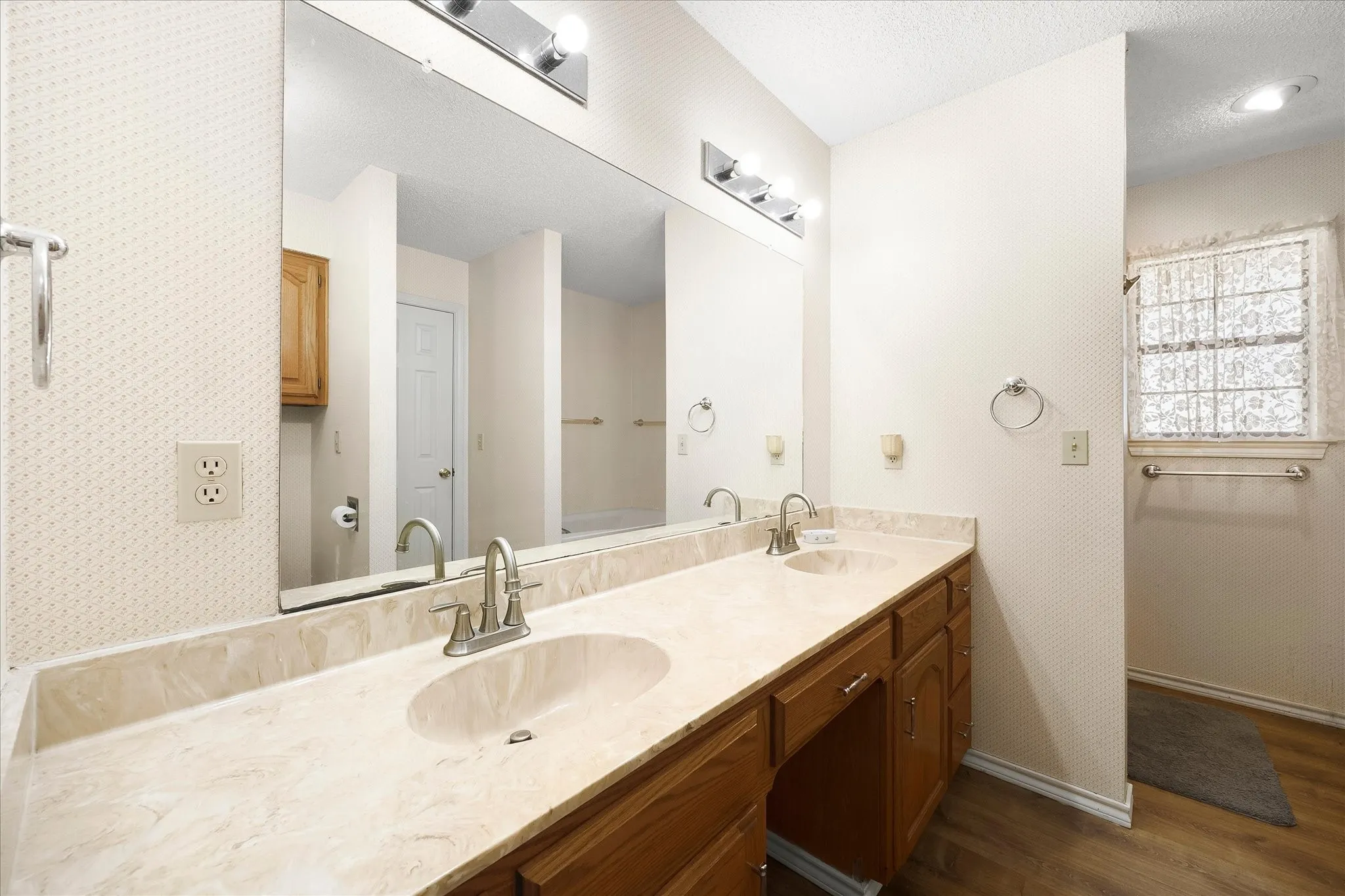 Single Family Residence For Sale in Hunt County , 6006 County Road 4604, Commerce, Texas 75428, 3 Bedroom, 3 Bathroom, 2 Garage spaces, 1,740 Sqft, built in 1992, mls#21368814, Real Estate Agent in Commerce, Homes For Sale in Hunt county, Homes For Sale in Commerce, Realtor in Commerce Texas, Real Estate Brokerage Independent Realty Texas, Luminita Cordes Realtor