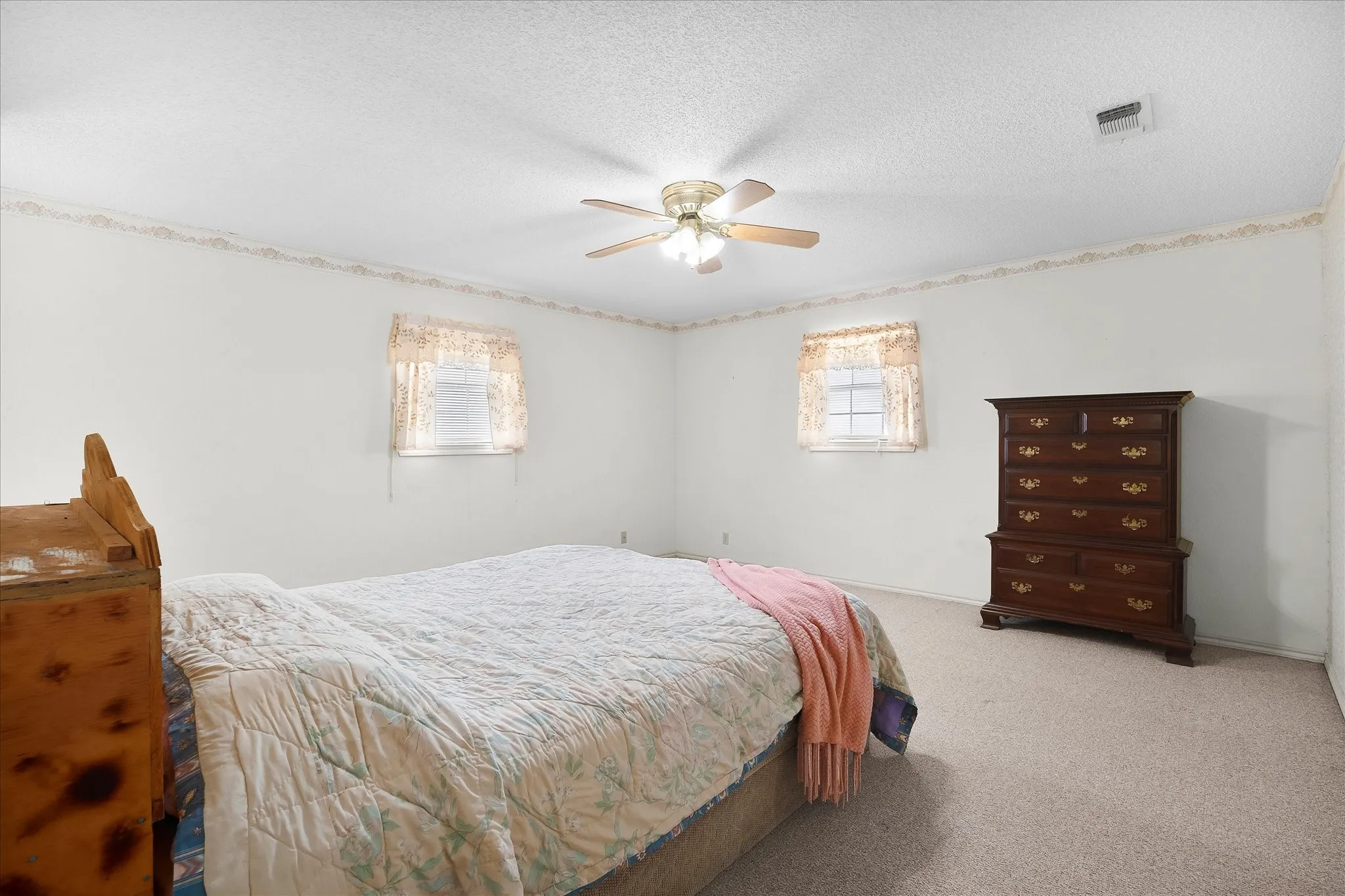 Single Family Residence For Sale in Hunt County , 6006 County Road 4604, Commerce, Texas 75428, 3 Bedroom, 3 Bathroom, 2 Garage spaces, 1,740 Sqft, built in 1992, mls#21368814, Real Estate Agent in Commerce, Homes For Sale in Hunt county, Homes For Sale in Commerce, Realtor in Commerce Texas, Real Estate Brokerage Independent Realty Texas, Luminita Cordes Realtor