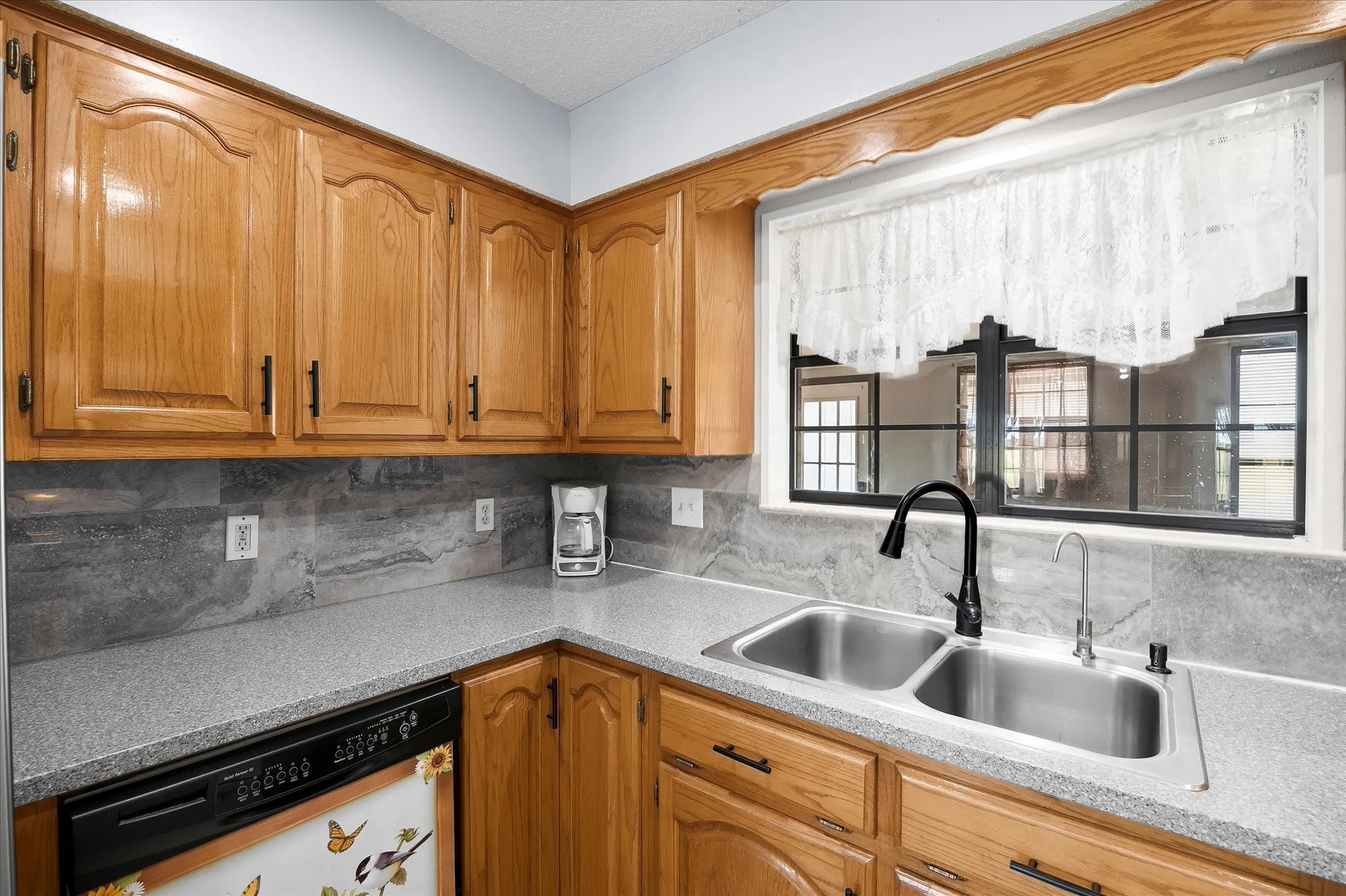 Single Family Residence For Sale in Hunt County , 6006 County Road 4604, Commerce, Texas 75428, 3 Bedroom, 3 Bathroom, 2 Garage spaces, 1,740 Sqft, built in 1992, mls#21368814, Real Estate Agent in Commerce, Homes For Sale in Hunt county, Homes For Sale in Commerce, Realtor in Commerce Texas, Real Estate Brokerage Independent Realty Texas, Luminita Cordes Realtor