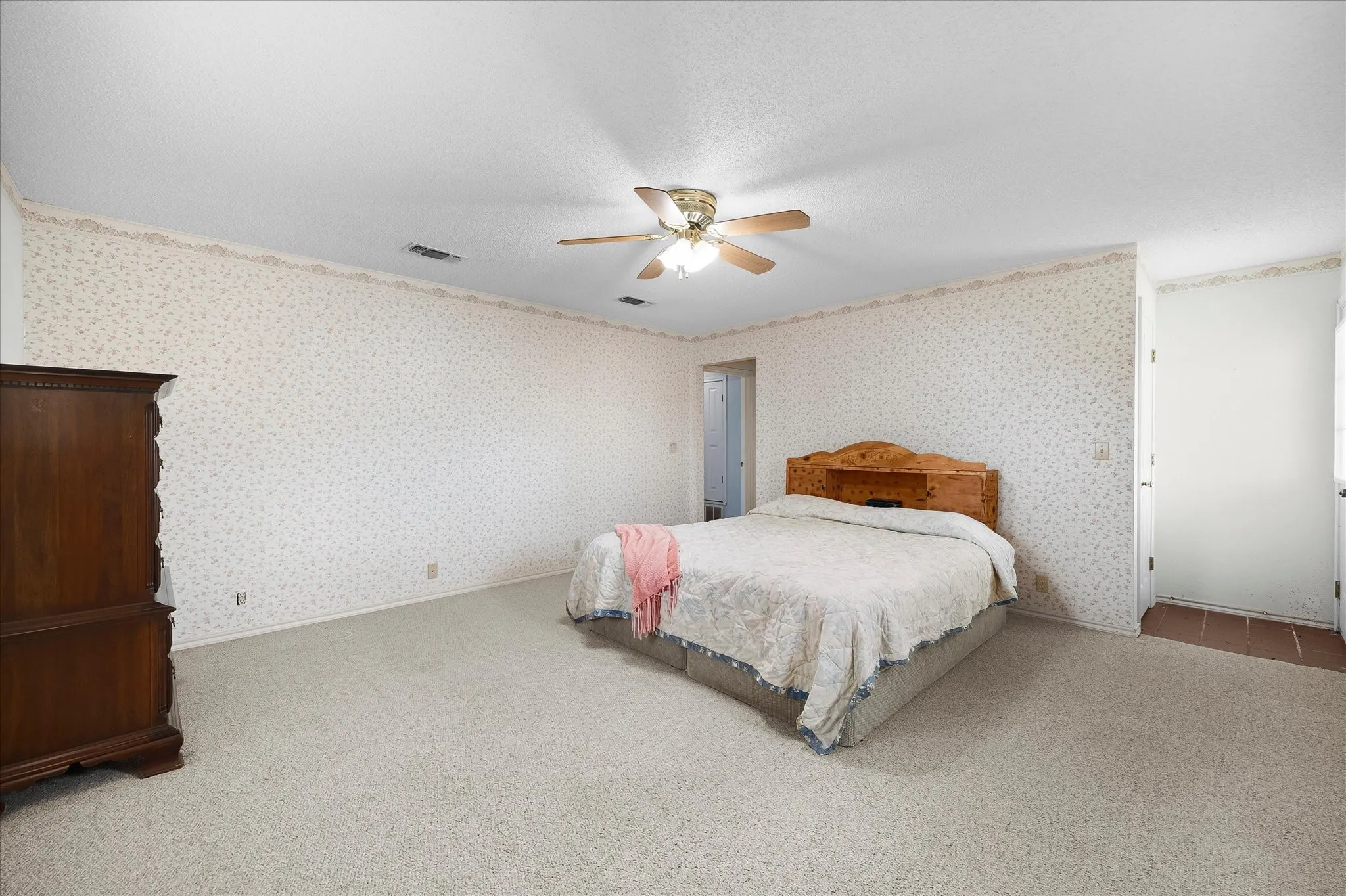 Single Family Residence For Sale in Hunt County , 6006 County Road 4604, Commerce, Texas 75428, 3 Bedroom, 3 Bathroom, 2 Garage spaces, 1,740 Sqft, built in 1992, mls#21368814, Real Estate Agent in Commerce, Homes For Sale in Hunt county, Homes For Sale in Commerce, Realtor in Commerce Texas, Real Estate Brokerage Independent Realty Texas, Luminita Cordes Realtor