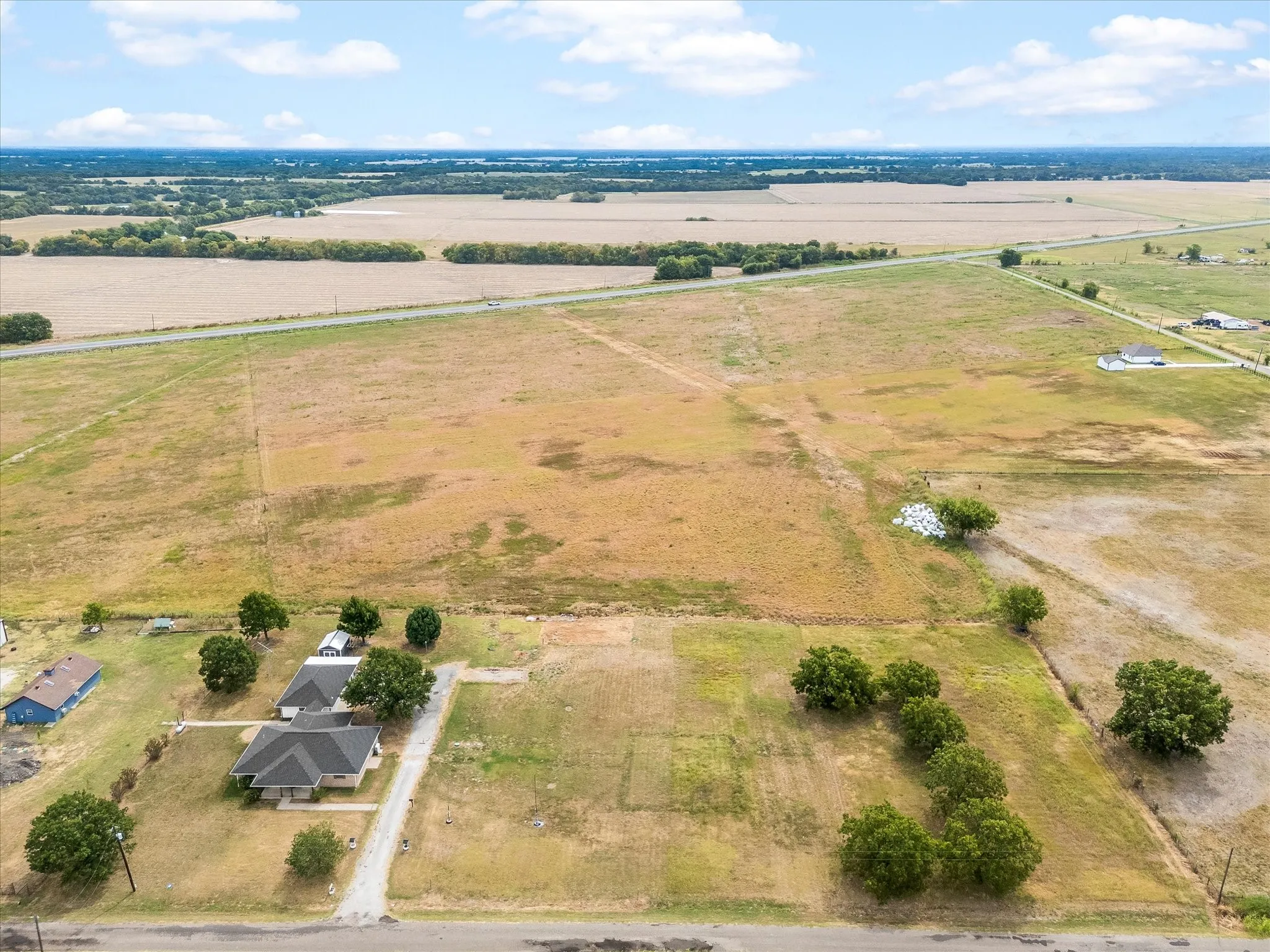 Single Family Residence For Sale in Hunt County , 6006 County Road 4604, Commerce, Texas 75428, 3 Bedroom, 3 Bathroom, 2 Garage spaces, 1,740 Sqft, built in 1992, mls#21368814, Real Estate Agent in Commerce, Homes For Sale in Hunt county, Homes For Sale in Commerce, Realtor in Commerce Texas, Real Estate Brokerage Independent Realty Texas, Luminita Cordes Realtor