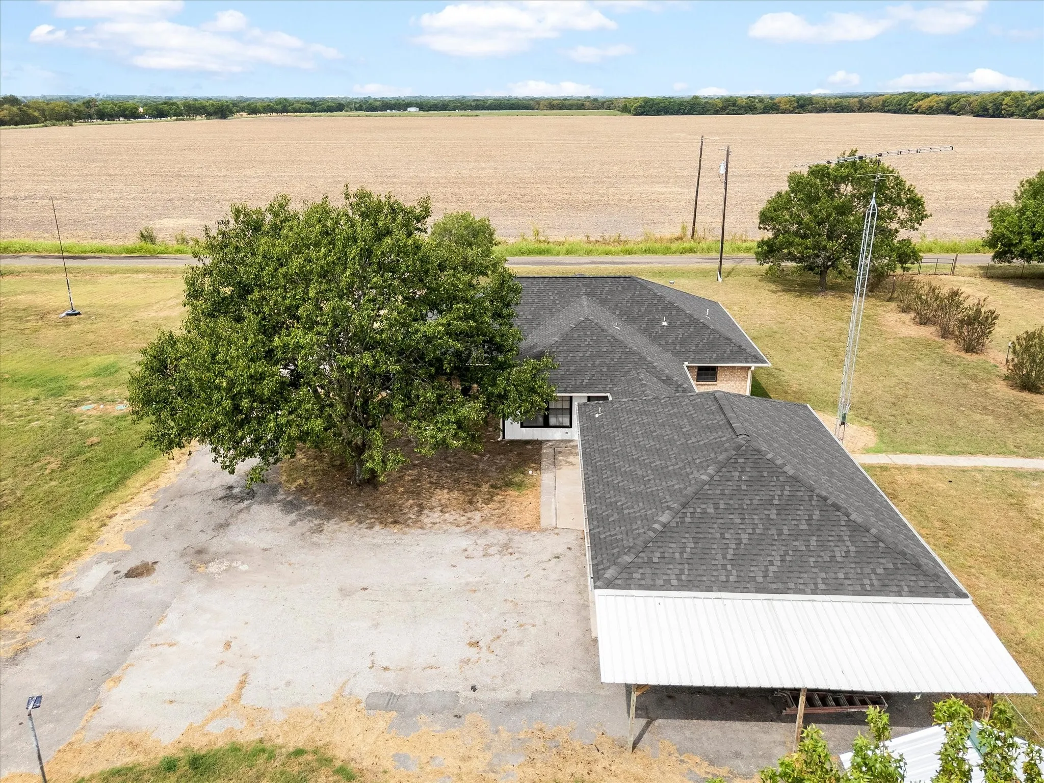 Single Family Residence For Sale in Hunt County , 6006 County Road 4604, Commerce, Texas 75428, 3 Bedroom, 3 Bathroom, 2 Garage spaces, 1,740 Sqft, built in 1992, mls#21368814, Real Estate Agent in Commerce, Homes For Sale in Hunt county, Homes For Sale in Commerce, Realtor in Commerce Texas, Real Estate Brokerage Independent Realty Texas, Luminita Cordes Realtor
