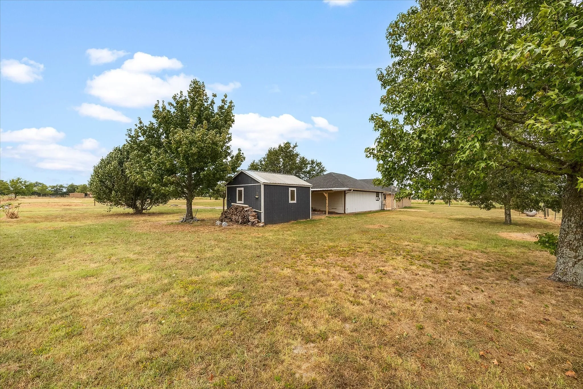 Single Family Residence For Sale in Hunt County , 6006 County Road 4604, Commerce, Texas 75428, 3 Bedroom, 3 Bathroom, 2 Garage spaces, 1,740 Sqft, built in 1992, mls#21368814, Real Estate Agent in Commerce, Homes For Sale in Hunt county, Homes For Sale in Commerce, Realtor in Commerce Texas, Real Estate Brokerage Independent Realty Texas, Luminita Cordes Realtor
