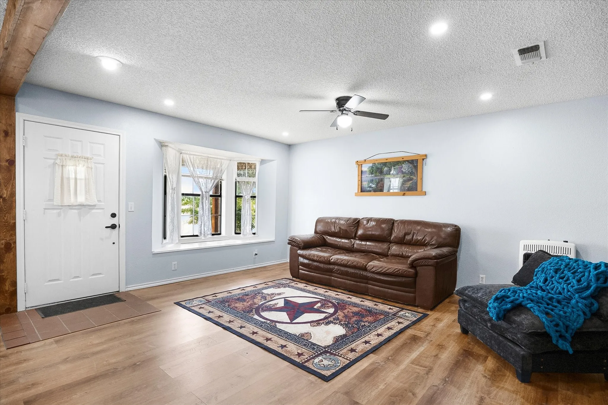 Single Family Residence For Sale in Hunt County , 6006 County Road 4604, Commerce, Texas 75428, 3 Bedroom, 3 Bathroom, 2 Garage spaces, 1,740 Sqft, built in 1992, mls#21368814, Real Estate Agent in Commerce, Homes For Sale in Hunt county, Homes For Sale in Commerce, Realtor in Commerce Texas, Real Estate Brokerage Independent Realty Texas, Luminita Cordes Realtor