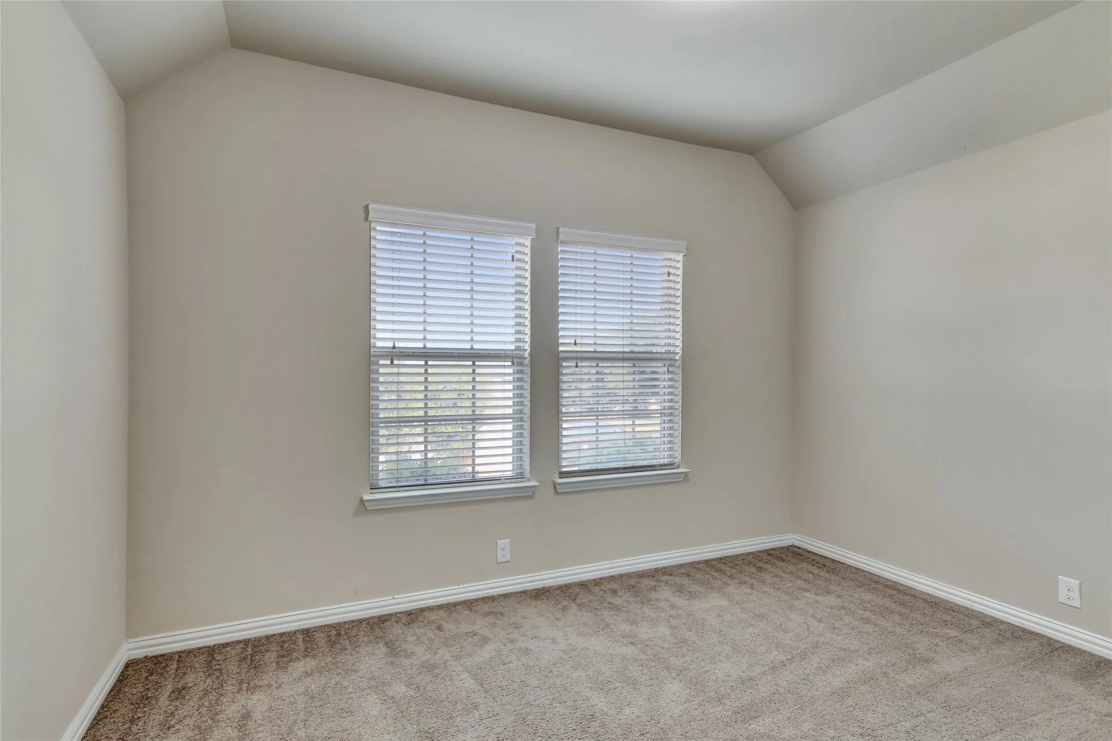 Single Family Residence For Rent in Tarrant County , 4936 Lemon Grove Drive, Fort Worth, Texas 76135, 3 Bedroom, 2 Bathroom, 2 Garage spaces, 1,670 Sqft, built in 2015, mls#21368822, Real Estate Agent in Fort Worth, Homes For Rent in Tarrant county, Homes For Rent in Fort Worth, Realtor in Fort Worth Texas, Real Estate Brokerage Independent Realty Texas, Luminita Cordes Realtor
