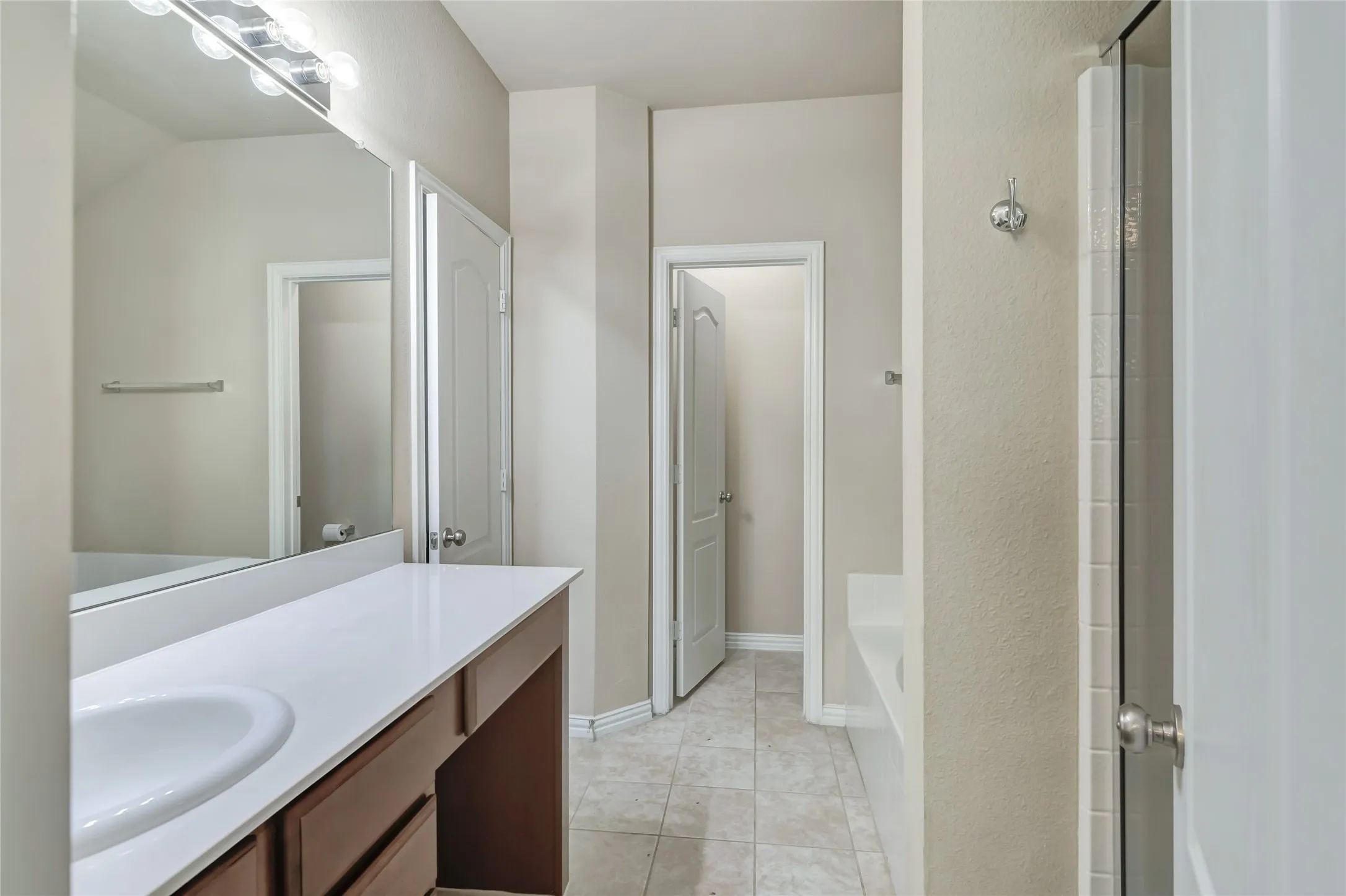 Single Family Residence For Rent in Tarrant County , 4936 Lemon Grove Drive, Fort Worth, Texas 76135, 3 Bedroom, 2 Bathroom, 2 Garage spaces, 1,670 Sqft, built in 2015, mls#21368822, Real Estate Agent in Fort Worth, Homes For Rent in Tarrant county, Homes For Rent in Fort Worth, Realtor in Fort Worth Texas, Real Estate Brokerage Independent Realty Texas, Luminita Cordes Realtor