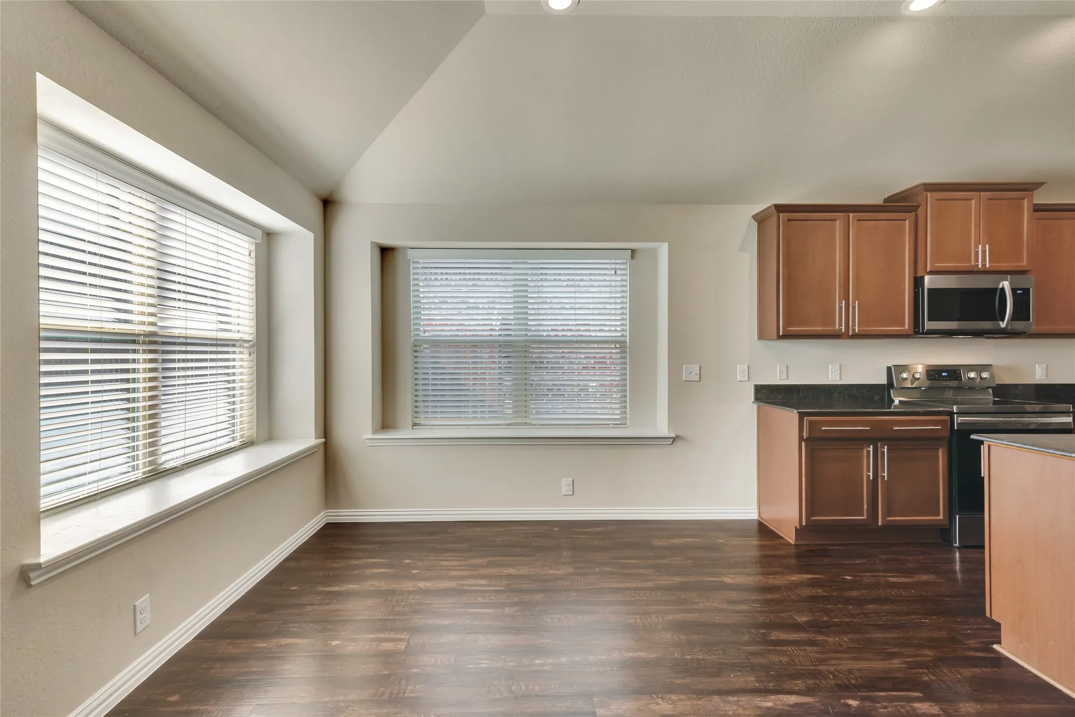 Single Family Residence For Rent in Tarrant County , 4936 Lemon Grove Drive, Fort Worth, Texas 76135, 3 Bedroom, 2 Bathroom, 2 Garage spaces, 1,670 Sqft, built in 2015, mls#21368822, Real Estate Agent in Fort Worth, Homes For Rent in Tarrant county, Homes For Rent in Fort Worth, Realtor in Fort Worth Texas, Real Estate Brokerage Independent Realty Texas, Luminita Cordes Realtor