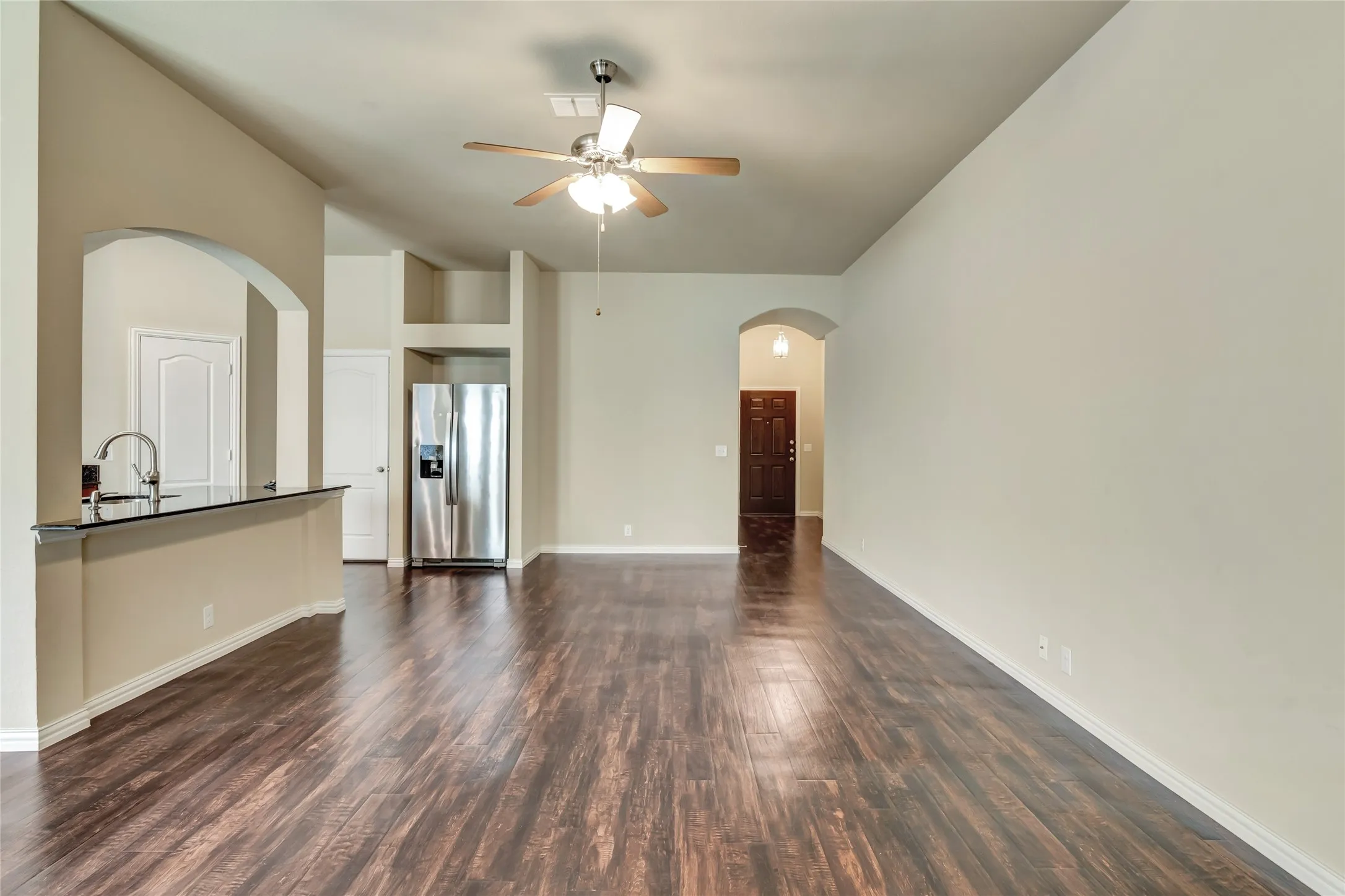 Single Family Residence For Rent in Tarrant County , 4936 Lemon Grove Drive, Fort Worth, Texas 76135, 3 Bedroom, 2 Bathroom, 2 Garage spaces, 1,670 Sqft, built in 2015, mls#21368822, Real Estate Agent in Fort Worth, Homes For Rent in Tarrant county, Homes For Rent in Fort Worth, Realtor in Fort Worth Texas, Real Estate Brokerage Independent Realty Texas, Luminita Cordes Realtor