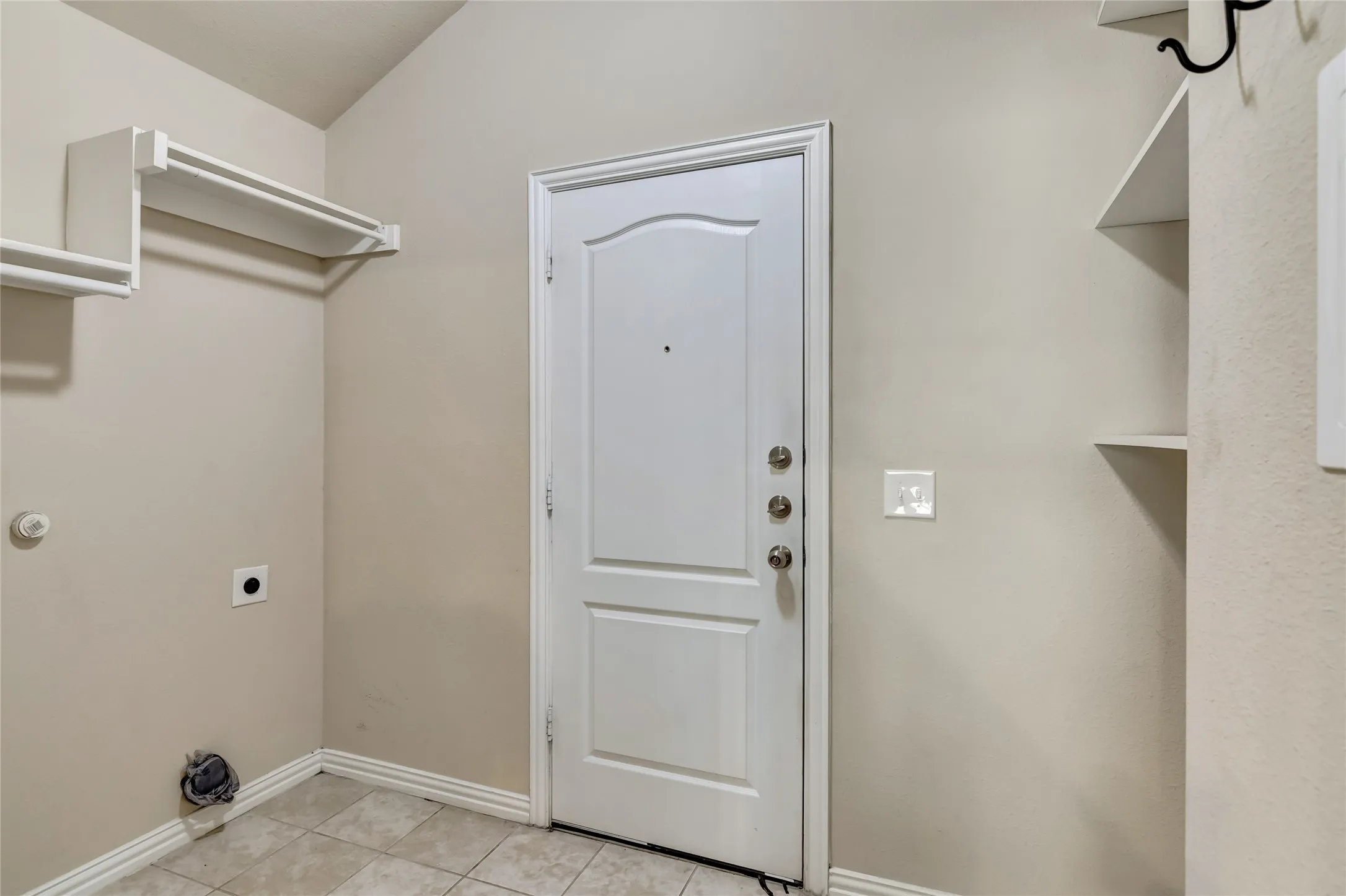 Single Family Residence For Rent in Tarrant County , 4936 Lemon Grove Drive, Fort Worth, Texas 76135, 3 Bedroom, 2 Bathroom, 2 Garage spaces, 1,670 Sqft, built in 2015, mls#21368822, Real Estate Agent in Fort Worth, Homes For Rent in Tarrant county, Homes For Rent in Fort Worth, Realtor in Fort Worth Texas, Real Estate Brokerage Independent Realty Texas, Luminita Cordes Realtor