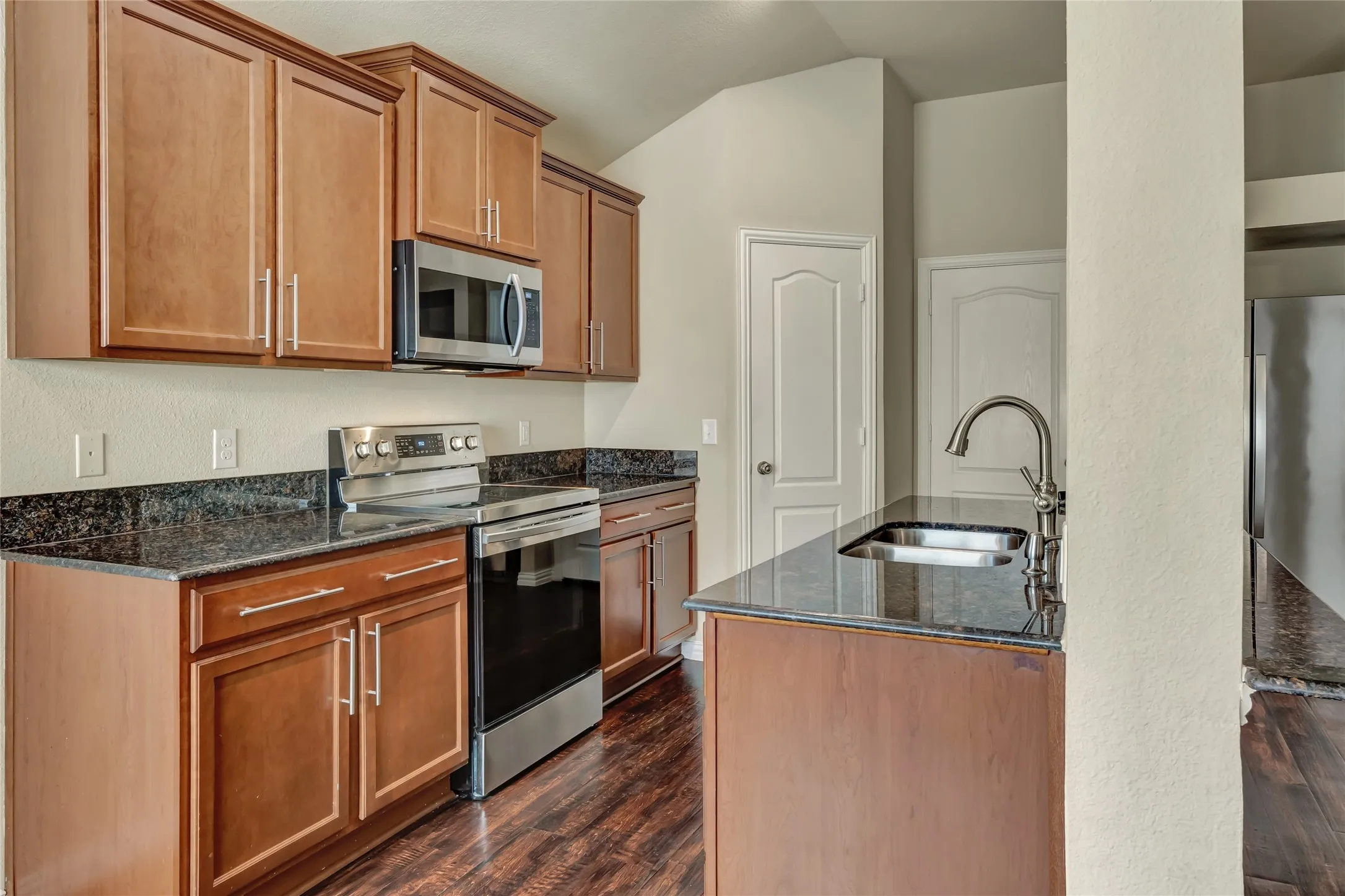 Single Family Residence For Rent in Tarrant County , 4936 Lemon Grove Drive, Fort Worth, Texas 76135, 3 Bedroom, 2 Bathroom, 2 Garage spaces, 1,670 Sqft, built in 2015, mls#21368822, Real Estate Agent in Fort Worth, Homes For Rent in Tarrant county, Homes For Rent in Fort Worth, Realtor in Fort Worth Texas, Real Estate Brokerage Independent Realty Texas, Luminita Cordes Realtor