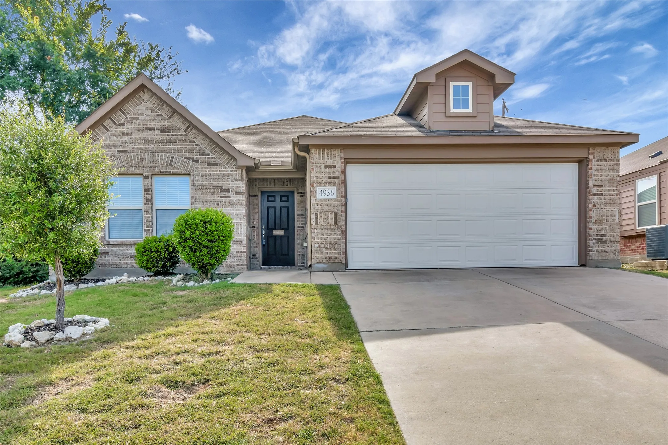 Single Family Residence For Rent in Tarrant County , 4936 Lemon Grove Drive, Fort Worth, Texas 76135, 3 Bedroom, 2 Bathroom, 2 Garage spaces, 1,670 Sqft, built in 2015, mls#21368822, Real Estate Agent in Fort Worth, Homes For Rent in Tarrant county, Homes For Rent in Fort Worth, Realtor in Fort Worth Texas, Real Estate Brokerage Independent Realty Texas, Luminita Cordes Realtor
