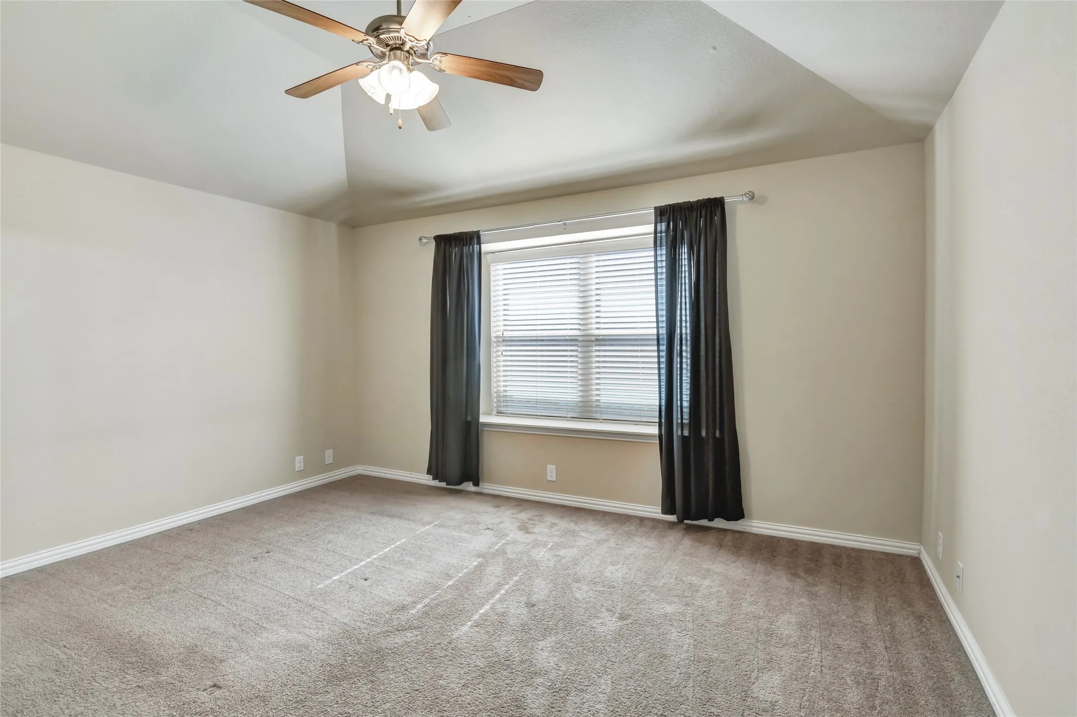 Single Family Residence For Rent in Tarrant County , 4936 Lemon Grove Drive, Fort Worth, Texas 76135, 3 Bedroom, 2 Bathroom, 2 Garage spaces, 1,670 Sqft, built in 2015, mls#21368822, Real Estate Agent in Fort Worth, Homes For Rent in Tarrant county, Homes For Rent in Fort Worth, Realtor in Fort Worth Texas, Real Estate Brokerage Independent Realty Texas, Luminita Cordes Realtor