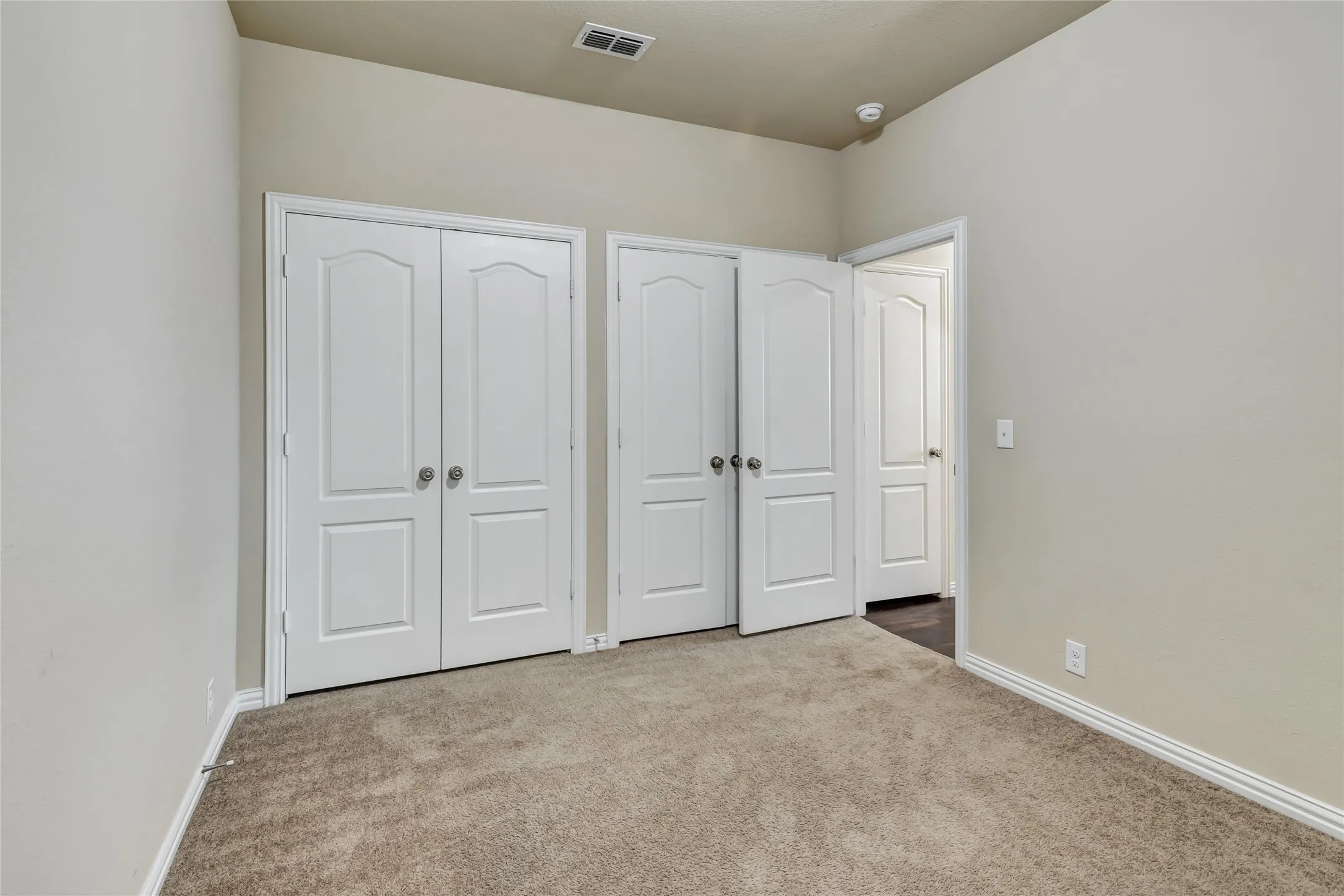 Single Family Residence For Rent in Tarrant County , 4936 Lemon Grove Drive, Fort Worth, Texas 76135, 3 Bedroom, 2 Bathroom, 2 Garage spaces, 1,670 Sqft, built in 2015, mls#21368822, Real Estate Agent in Fort Worth, Homes For Rent in Tarrant county, Homes For Rent in Fort Worth, Realtor in Fort Worth Texas, Real Estate Brokerage Independent Realty Texas, Luminita Cordes Realtor