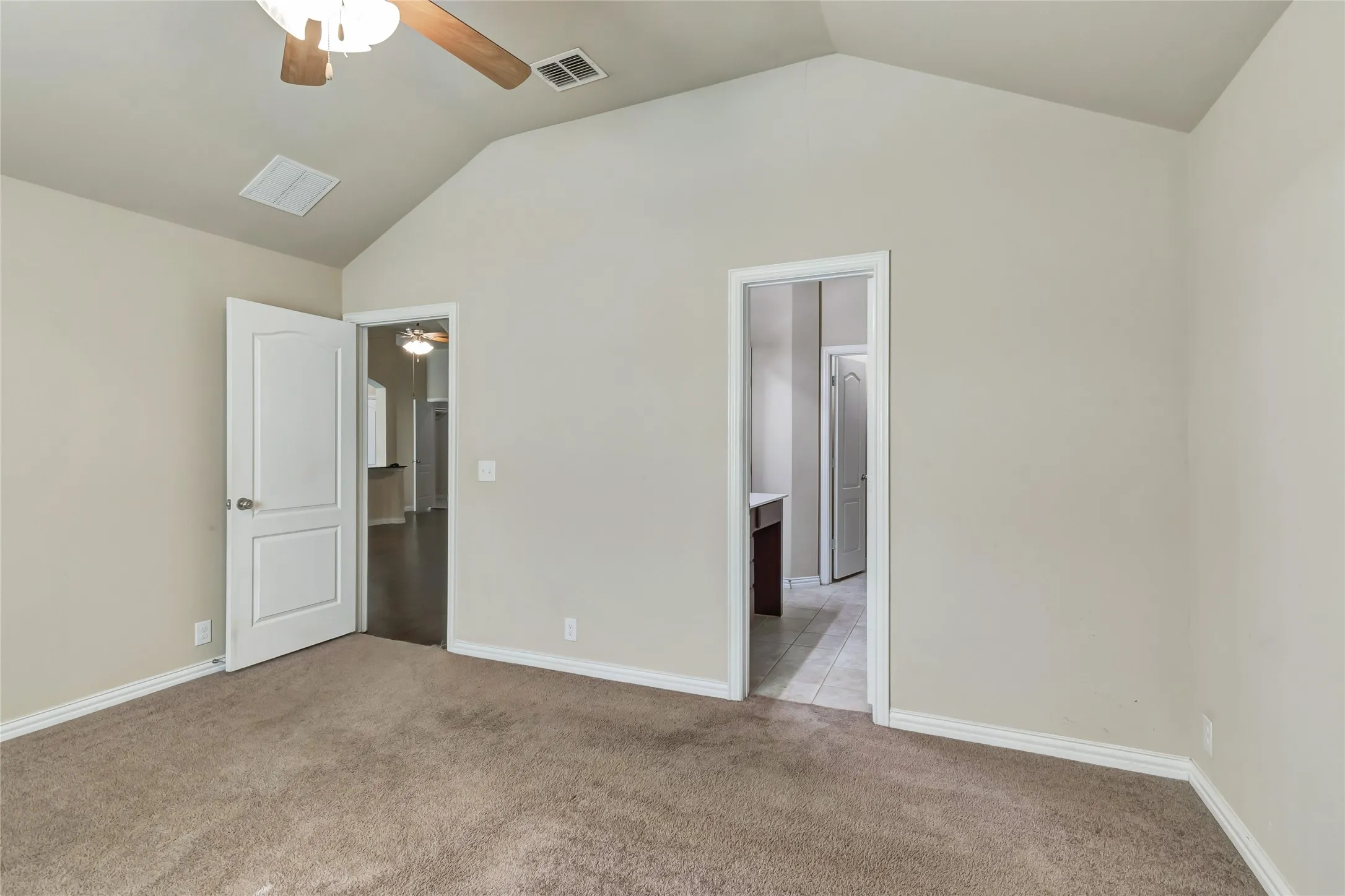 Single Family Residence For Rent in Tarrant County , 4936 Lemon Grove Drive, Fort Worth, Texas 76135, 3 Bedroom, 2 Bathroom, 2 Garage spaces, 1,670 Sqft, built in 2015, mls#21368822, Real Estate Agent in Fort Worth, Homes For Rent in Tarrant county, Homes For Rent in Fort Worth, Realtor in Fort Worth Texas, Real Estate Brokerage Independent Realty Texas, Luminita Cordes Realtor
