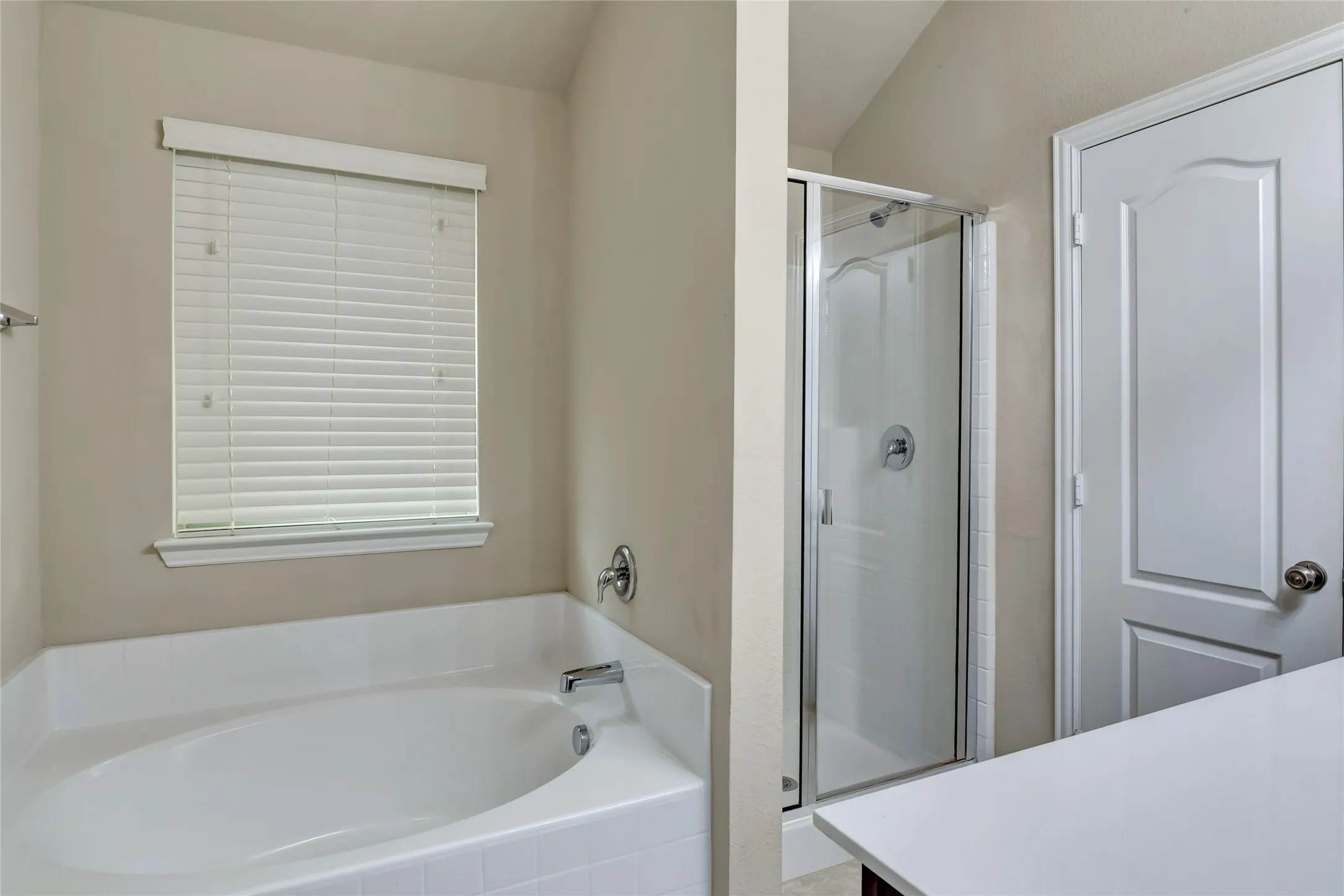 Single Family Residence For Rent in Tarrant County , 4936 Lemon Grove Drive, Fort Worth, Texas 76135, 3 Bedroom, 2 Bathroom, 2 Garage spaces, 1,670 Sqft, built in 2015, mls#21368822, Real Estate Agent in Fort Worth, Homes For Rent in Tarrant county, Homes For Rent in Fort Worth, Realtor in Fort Worth Texas, Real Estate Brokerage Independent Realty Texas, Luminita Cordes Realtor
