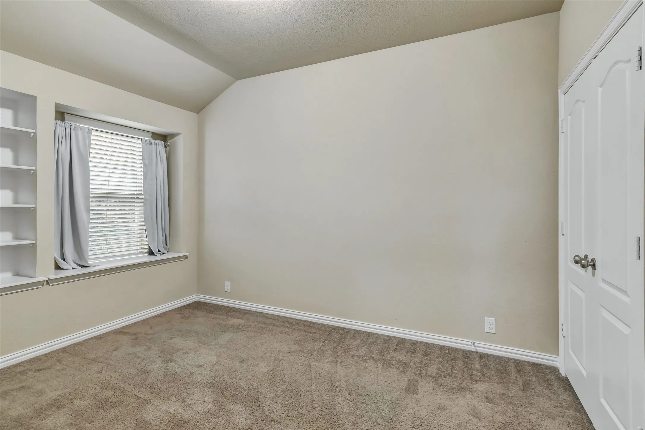 Single Family Residence For Rent in Tarrant County , 4936 Lemon Grove Drive, Fort Worth, Texas 76135, 3 Bedroom, 2 Bathroom, 2 Garage spaces, 1,670 Sqft, built in 2015, mls#21368822, Real Estate Agent in Fort Worth, Homes For Rent in Tarrant county, Homes For Rent in Fort Worth, Realtor in Fort Worth Texas, Real Estate Brokerage Independent Realty Texas, Luminita Cordes Realtor