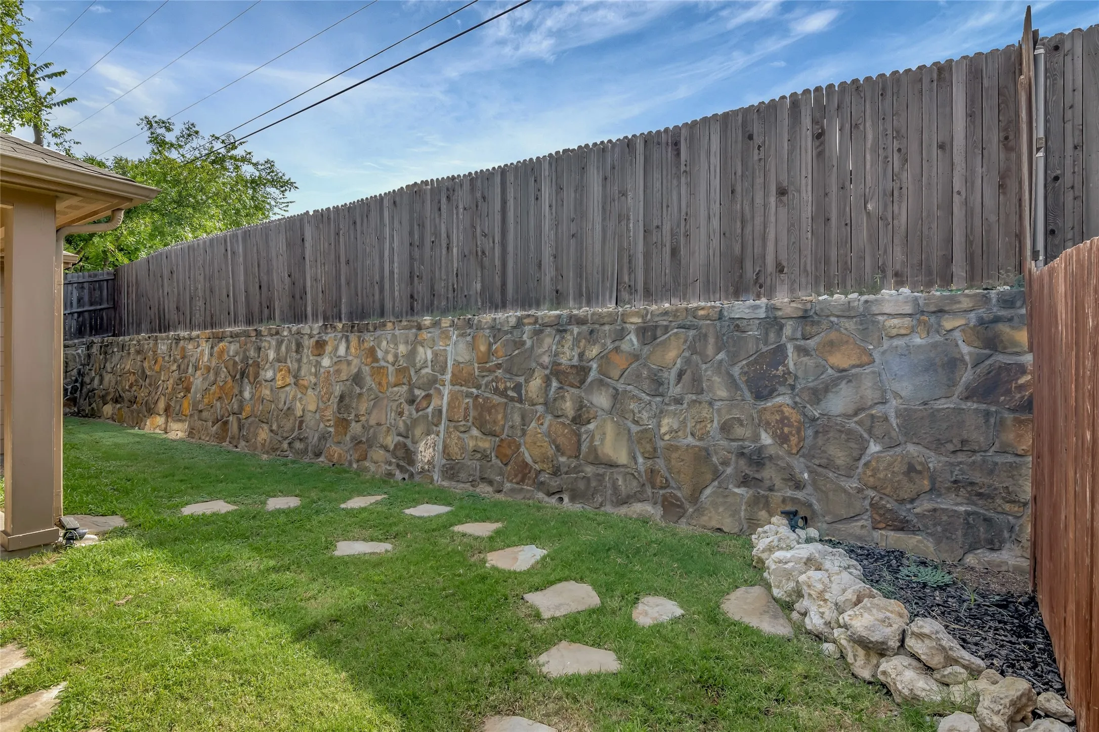Single Family Residence For Rent in Tarrant County , 4936 Lemon Grove Drive, Fort Worth, Texas 76135, 3 Bedroom, 2 Bathroom, 2 Garage spaces, 1,670 Sqft, built in 2015, mls#21368822, Real Estate Agent in Fort Worth, Homes For Rent in Tarrant county, Homes For Rent in Fort Worth, Realtor in Fort Worth Texas, Real Estate Brokerage Independent Realty Texas, Luminita Cordes Realtor