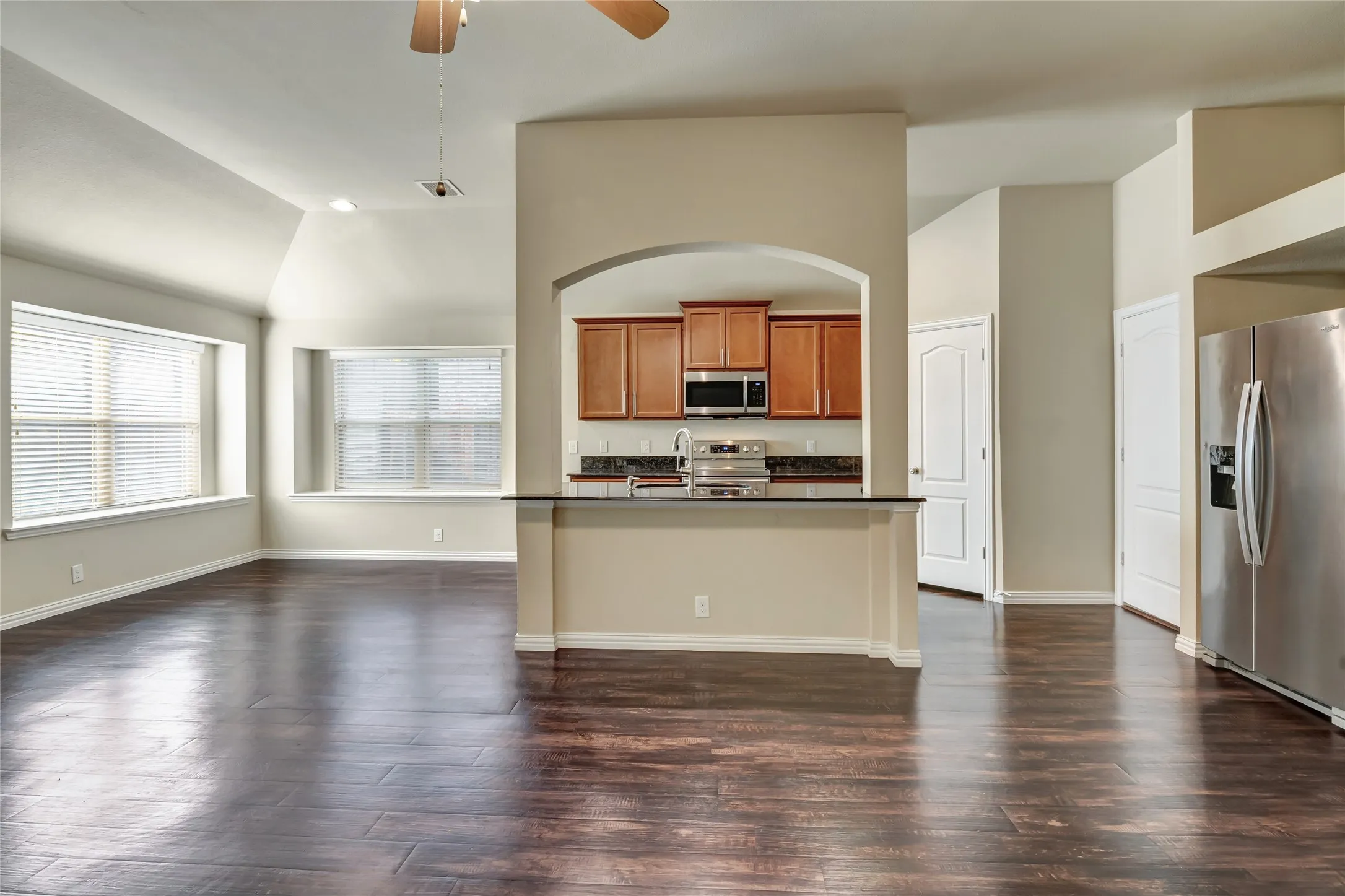 Single Family Residence For Rent in Tarrant County , 4936 Lemon Grove Drive, Fort Worth, Texas 76135, 3 Bedroom, 2 Bathroom, 2 Garage spaces, 1,670 Sqft, built in 2015, mls#21368822, Real Estate Agent in Fort Worth, Homes For Rent in Tarrant county, Homes For Rent in Fort Worth, Realtor in Fort Worth Texas, Real Estate Brokerage Independent Realty Texas, Luminita Cordes Realtor