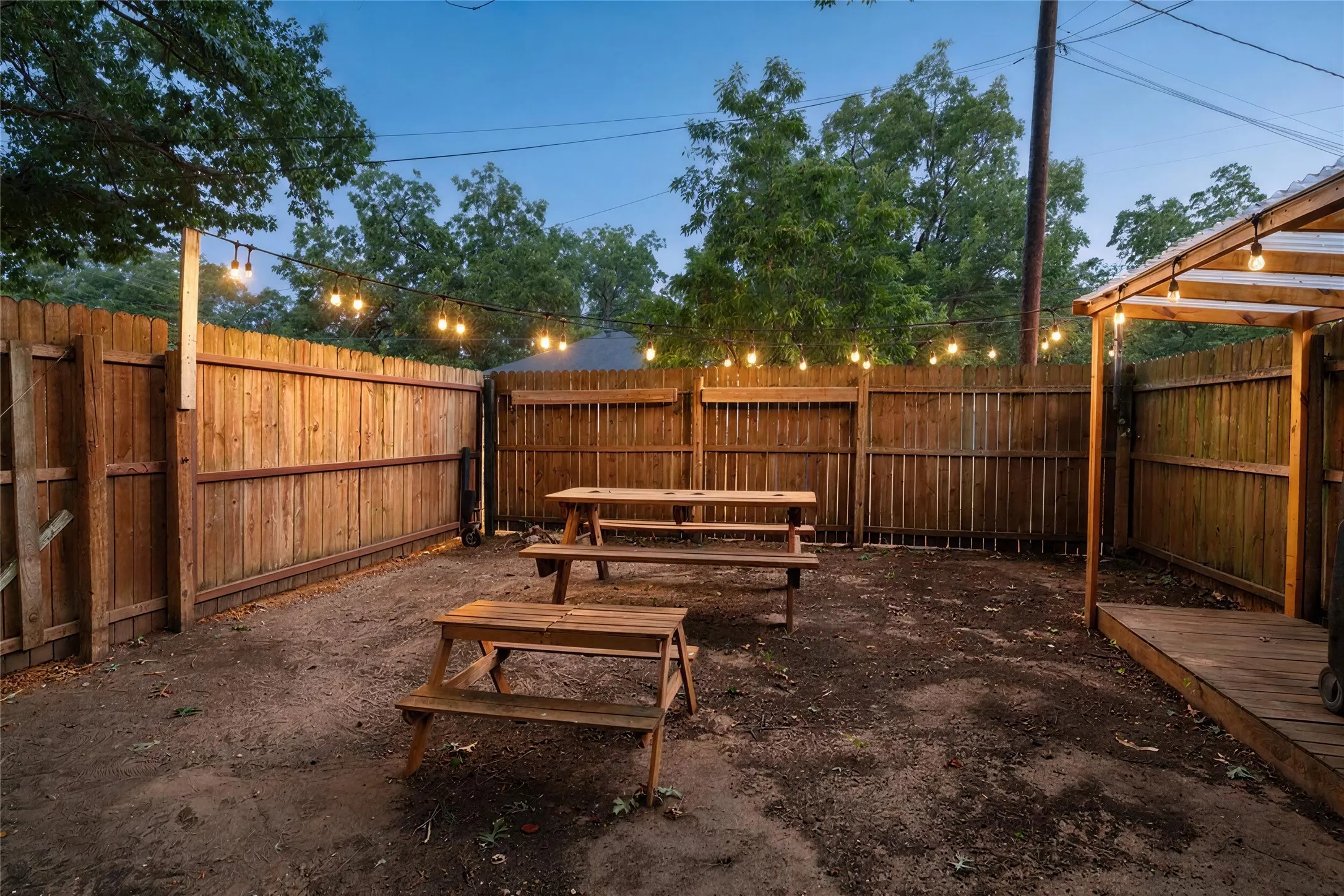Single Family Residence For Sale in Grayson County , 300 Broadway Street, Whitesboro, Texas 76273, 3 Bedroom, 2 Bathroom, 2 Garage spaces, 1,288 Sqft, built in 1985, mls#21367662, Real Estate Agent in Whitesboro, Homes For Sale in Grayson county, Homes For Sale in Whitesboro, Realtor in Whitesboro Texas, Real Estate Brokerage Independent Realty Texas, Luminita Cordes Realtor