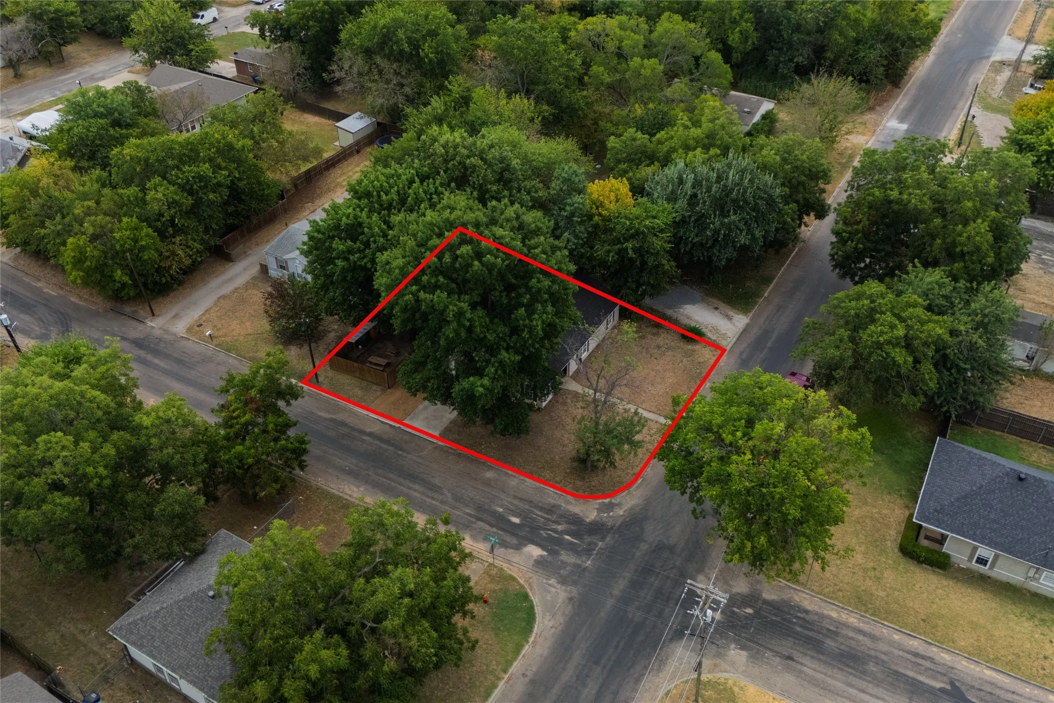 Single Family Residence For Sale in Grayson County , 300 Broadway Street, Whitesboro, Texas 76273, 3 Bedroom, 2 Bathroom, 2 Garage spaces, 1,288 Sqft, built in 1985, mls#21367662, Real Estate Agent in Whitesboro, Homes For Sale in Grayson county, Homes For Sale in Whitesboro, Realtor in Whitesboro Texas, Real Estate Brokerage Independent Realty Texas, Luminita Cordes Realtor