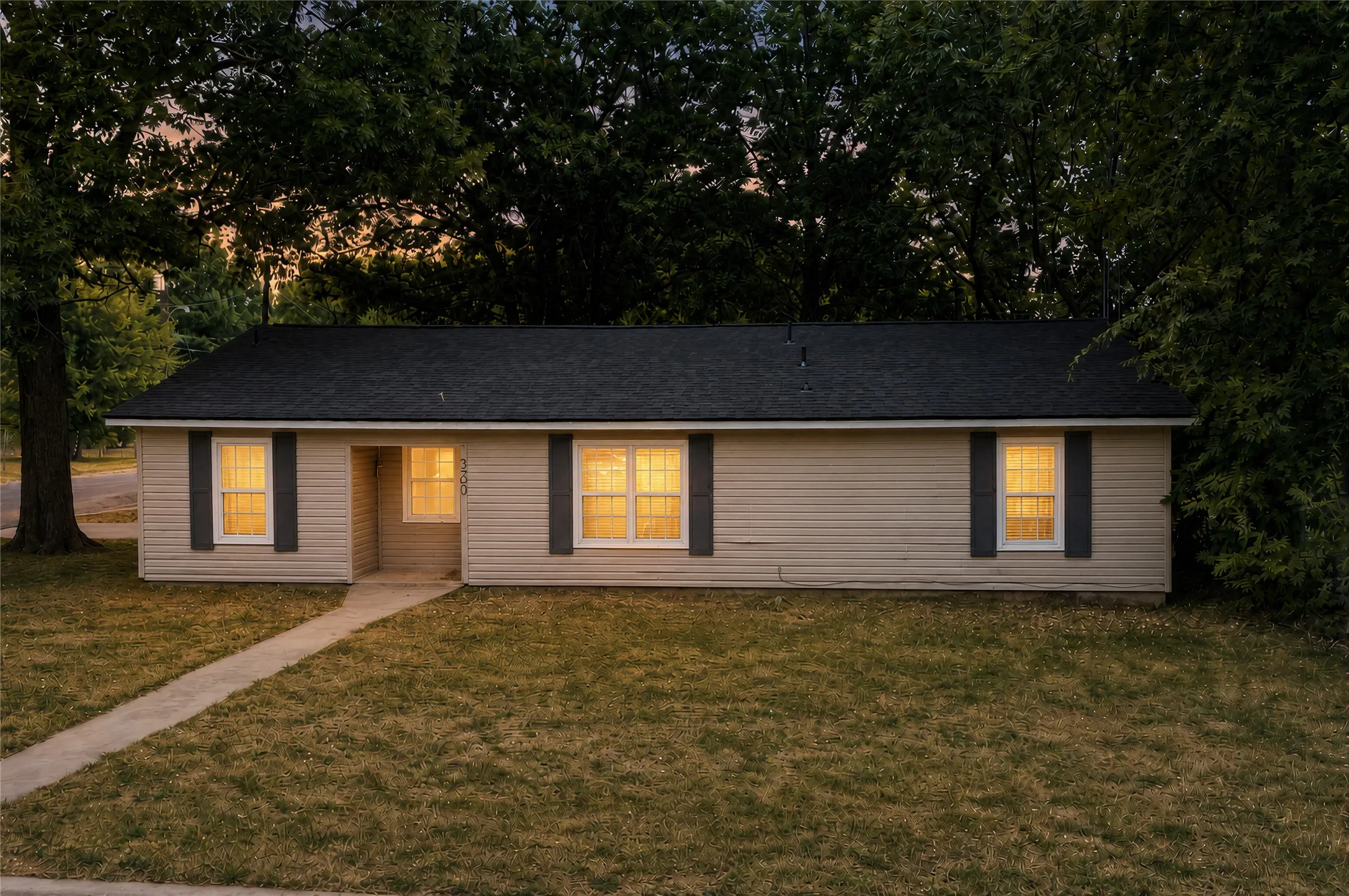 Single Family Residence For Sale in Grayson County , 300 Broadway Street, Whitesboro, Texas 76273, 3 Bedroom, 2 Bathroom, 2 Garage spaces, 1,288 Sqft, built in 1985, mls#21367662, Real Estate Agent in Whitesboro, Homes For Sale in Grayson county, Homes For Sale in Whitesboro, Realtor in Whitesboro Texas, Real Estate Brokerage Independent Realty Texas, Luminita Cordes Realtor