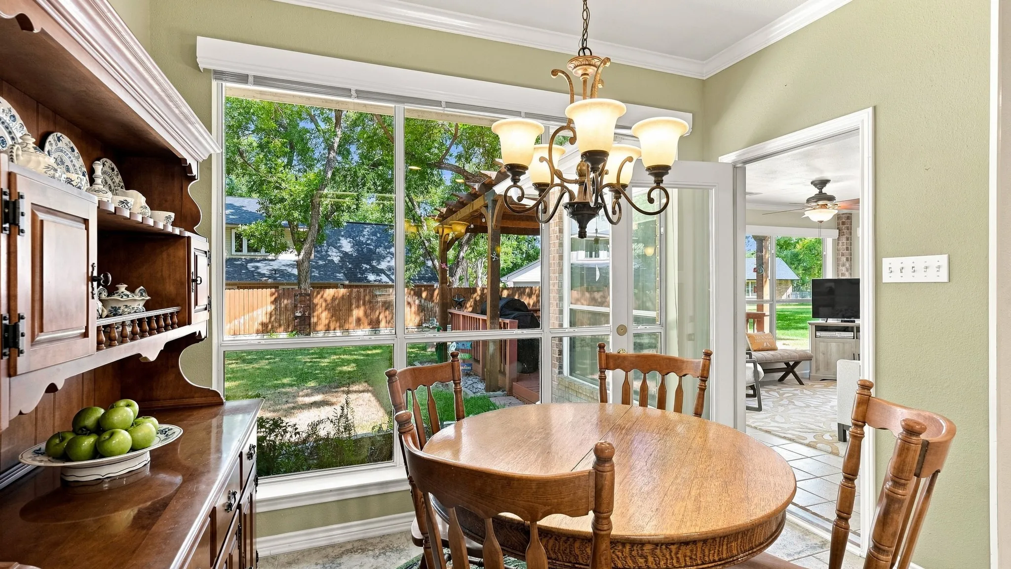 Single Family Residence For Sale in Hood County , 6021 Melrose Circle, Granbury, Texas 76049, 3 Bedroom, 3 Bathroom, 2 Garage spaces, 2,365 Sqft, built in 1997, mls#21362519, Real Estate Agent in Granbury, Homes For Sale in Hood county, Homes For Sale in Granbury, Realtor in Granbury Texas, Real Estate Brokerage Independent Realty Texas, Luminita Cordes Realtor