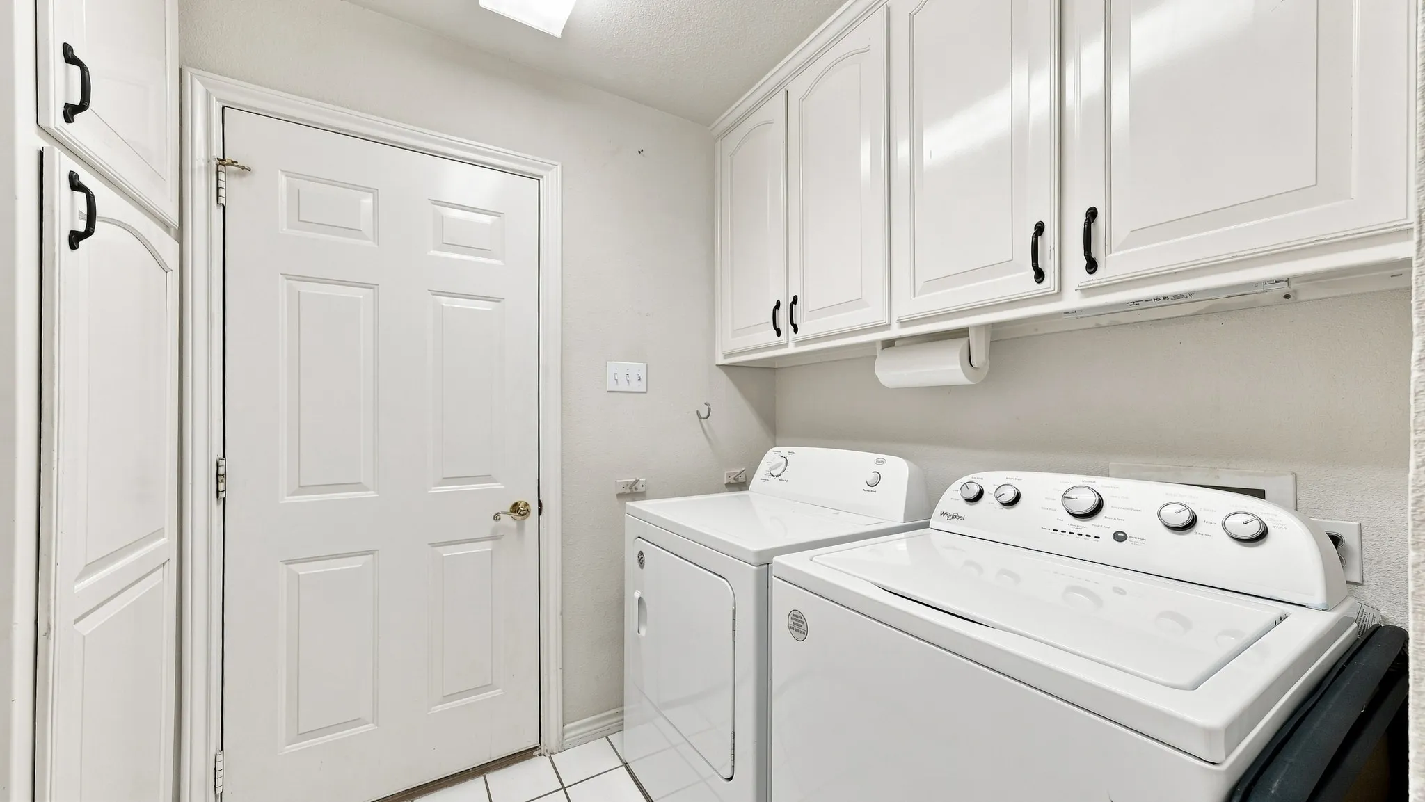 Single Family Residence For Sale in Hood County , 6021 Melrose Circle, Granbury, Texas 76049, 3 Bedroom, 3 Bathroom, 2 Garage spaces, 2,365 Sqft, built in 1997, mls#21362519, Real Estate Agent in Granbury, Homes For Sale in Hood county, Homes For Sale in Granbury, Realtor in Granbury Texas, Real Estate Brokerage Independent Realty Texas, Luminita Cordes Realtor