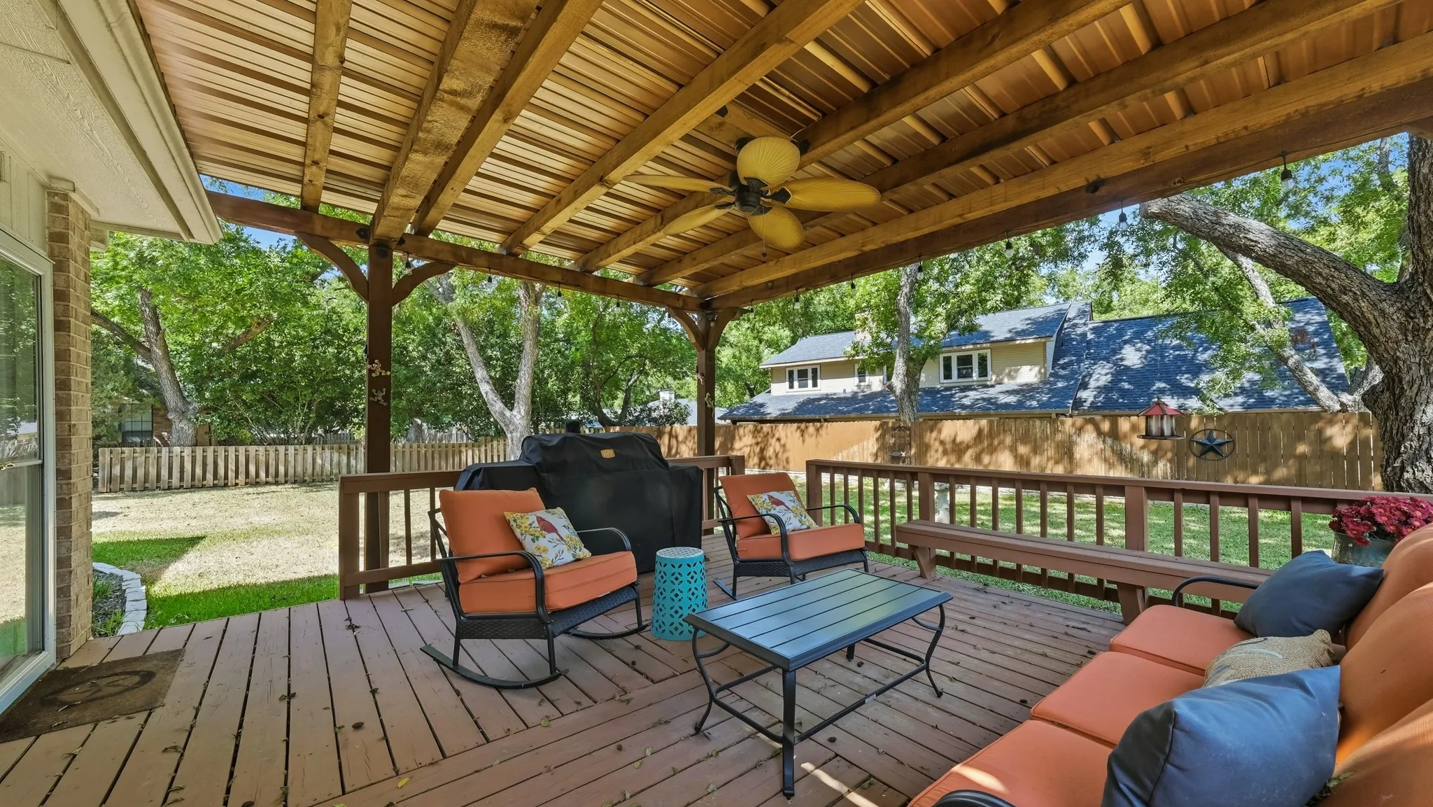 Single Family Residence For Sale in Hood County , 6021 Melrose Circle, Granbury, Texas 76049, 3 Bedroom, 3 Bathroom, 2 Garage spaces, 2,365 Sqft, built in 1997, mls#21362519, Real Estate Agent in Granbury, Homes For Sale in Hood county, Homes For Sale in Granbury, Realtor in Granbury Texas, Real Estate Brokerage Independent Realty Texas, Luminita Cordes Realtor