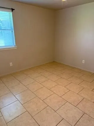 Duplex For Rent in Hood County , 501 Bluebonnet Drive #503, Granbury, Texas 76048, 2 Bedroom, 1 Bathroom, Garage spaces, 887 Sqft, built in 1987, mls#21368832, Real Estate Agent in Granbury, Homes For Rent in Hood county, Homes For Rent in Granbury, Realtor in Granbury Texas, Real Estate Brokerage Independent Realty Texas, Luminita Cordes Realtor