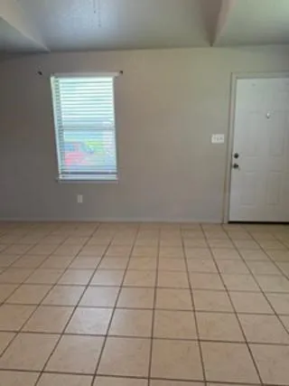 Duplex For Rent in Hood County , 501 Bluebonnet Drive #503, Granbury, Texas 76048, 2 Bedroom, 1 Bathroom, Garage spaces, 887 Sqft, built in 1987, mls#21368832, Real Estate Agent in Granbury, Homes For Rent in Hood county, Homes For Rent in Granbury, Realtor in Granbury Texas, Real Estate Brokerage Independent Realty Texas, Luminita Cordes Realtor