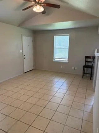 Duplex For Rent in Hood County , 501 Bluebonnet Drive #503, Granbury, Texas 76048, 2 Bedroom, 1 Bathroom, Garage spaces, 887 Sqft, built in 1987, mls#21368832, Real Estate Agent in Granbury, Homes For Rent in Hood county, Homes For Rent in Granbury, Realtor in Granbury Texas, Real Estate Brokerage Independent Realty Texas, Luminita Cordes Realtor